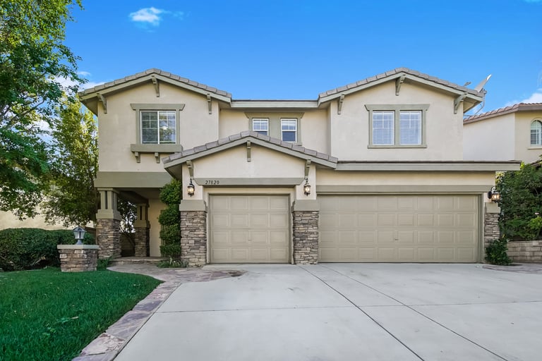 Photo 1 of 27 - 27820 Mariposa Ln, Castaic, CA 91384