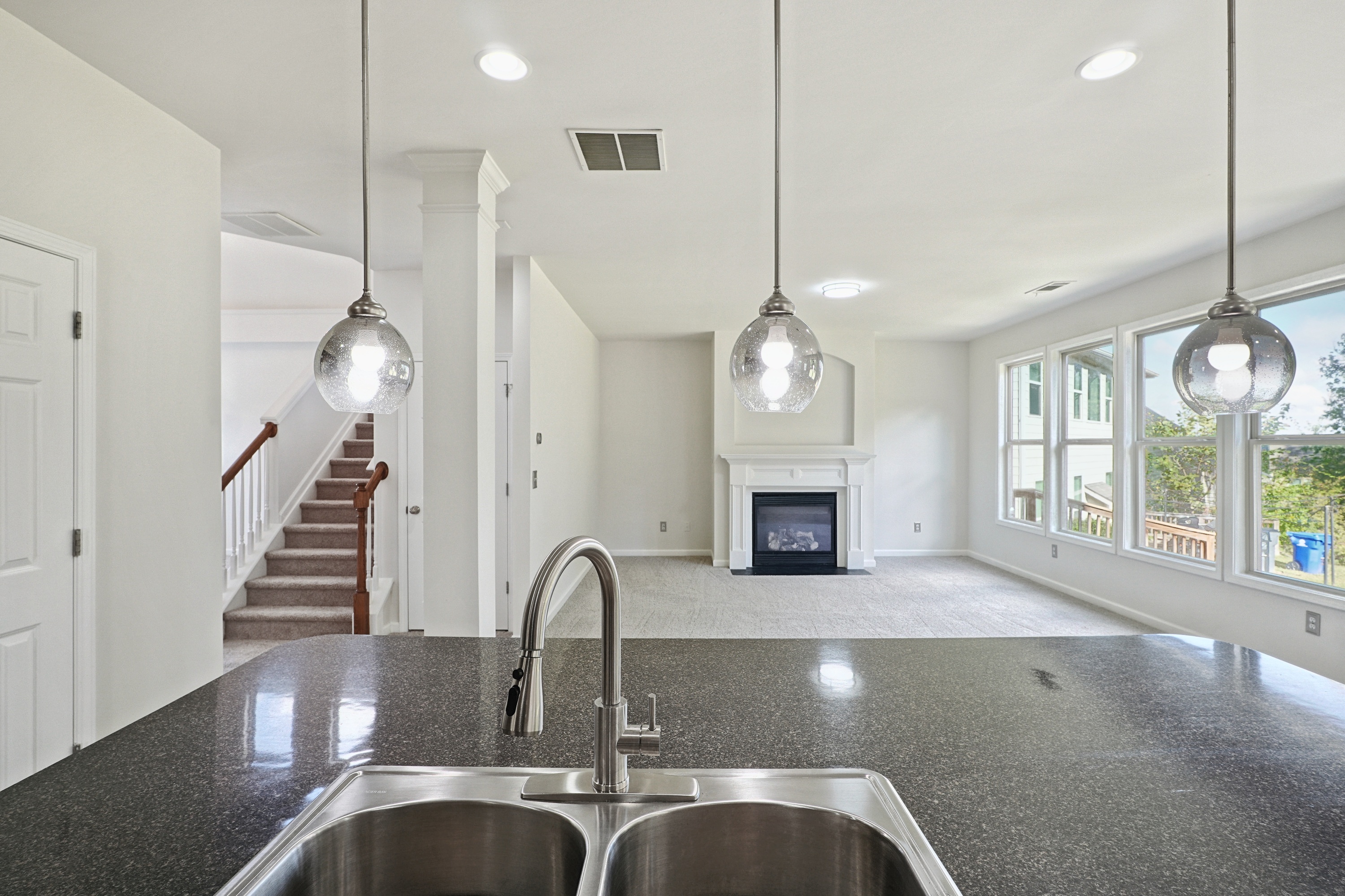 Photo 11 of 35 of 6003 Providence Dr, Union City, GA
