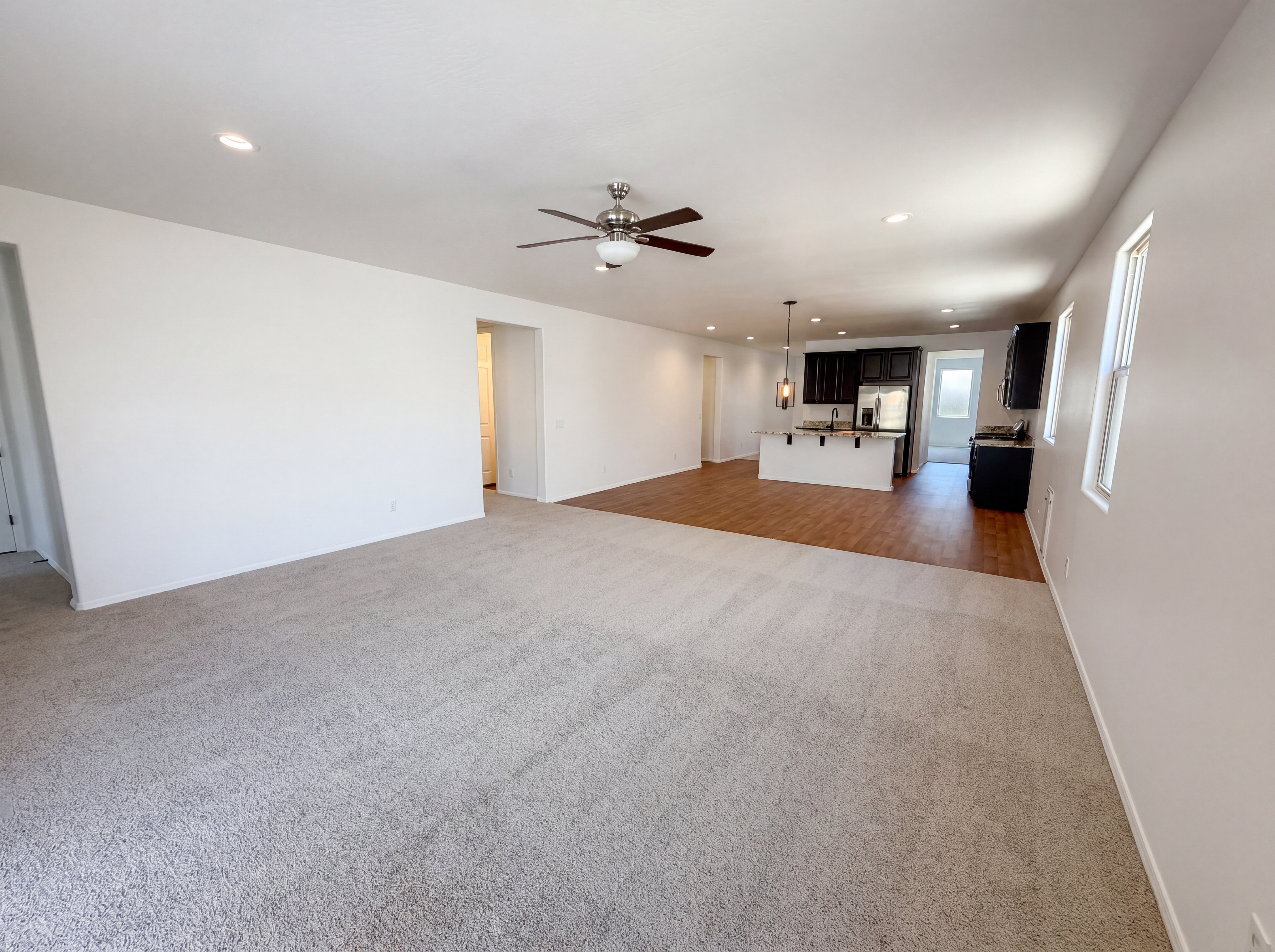 Photo 3 of 32 of 8014 W Atlantis Way, Phoenix, AZ