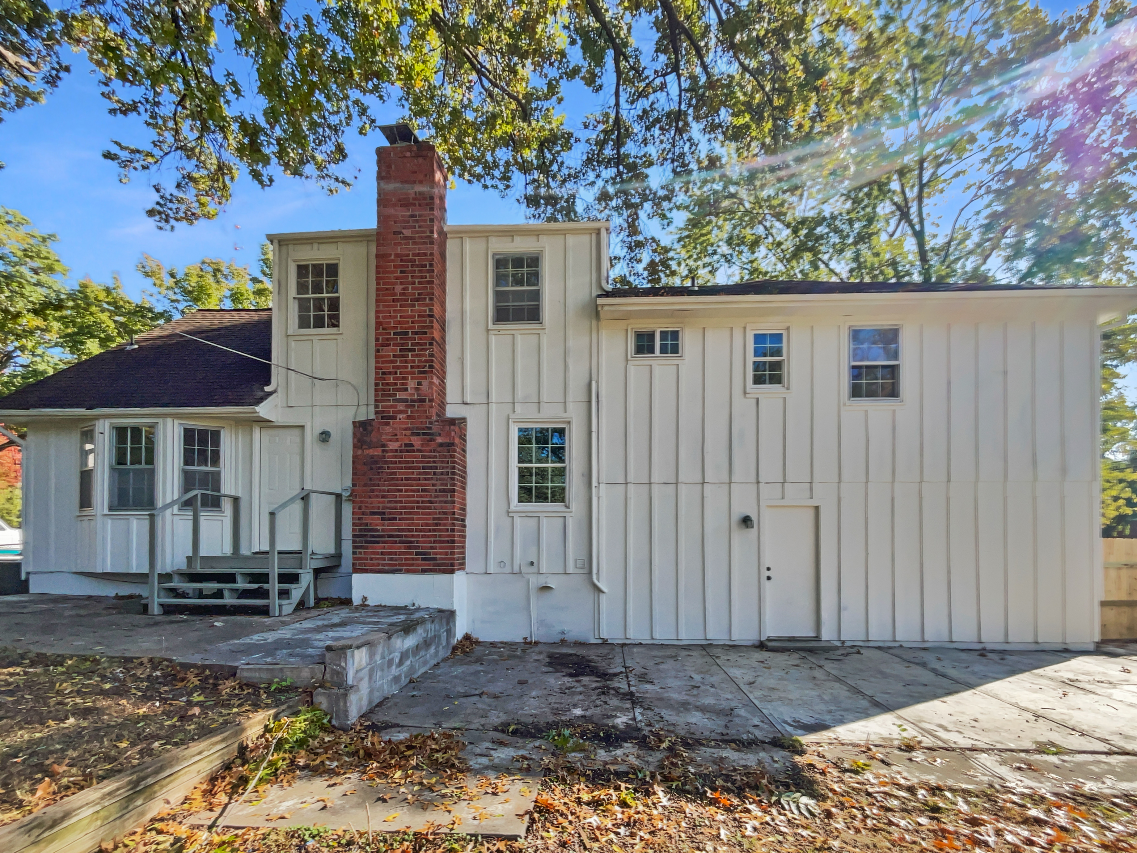 Photo 6 of 22 of 9432 Carter Dr, Overland Park, KS