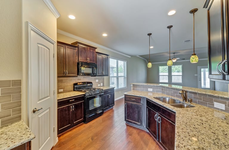 Photo 8 of 27 - 632 Swift Current Dr, Crowley, TX 76036