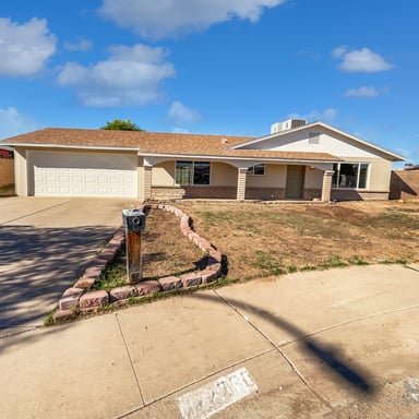 Property photo 1 of 12230 N 47th Ln