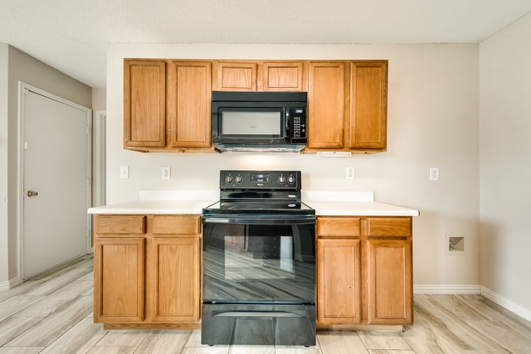 Photo 12 of 37 - 1436 Daisy Dr, Lancaster, TX 75134