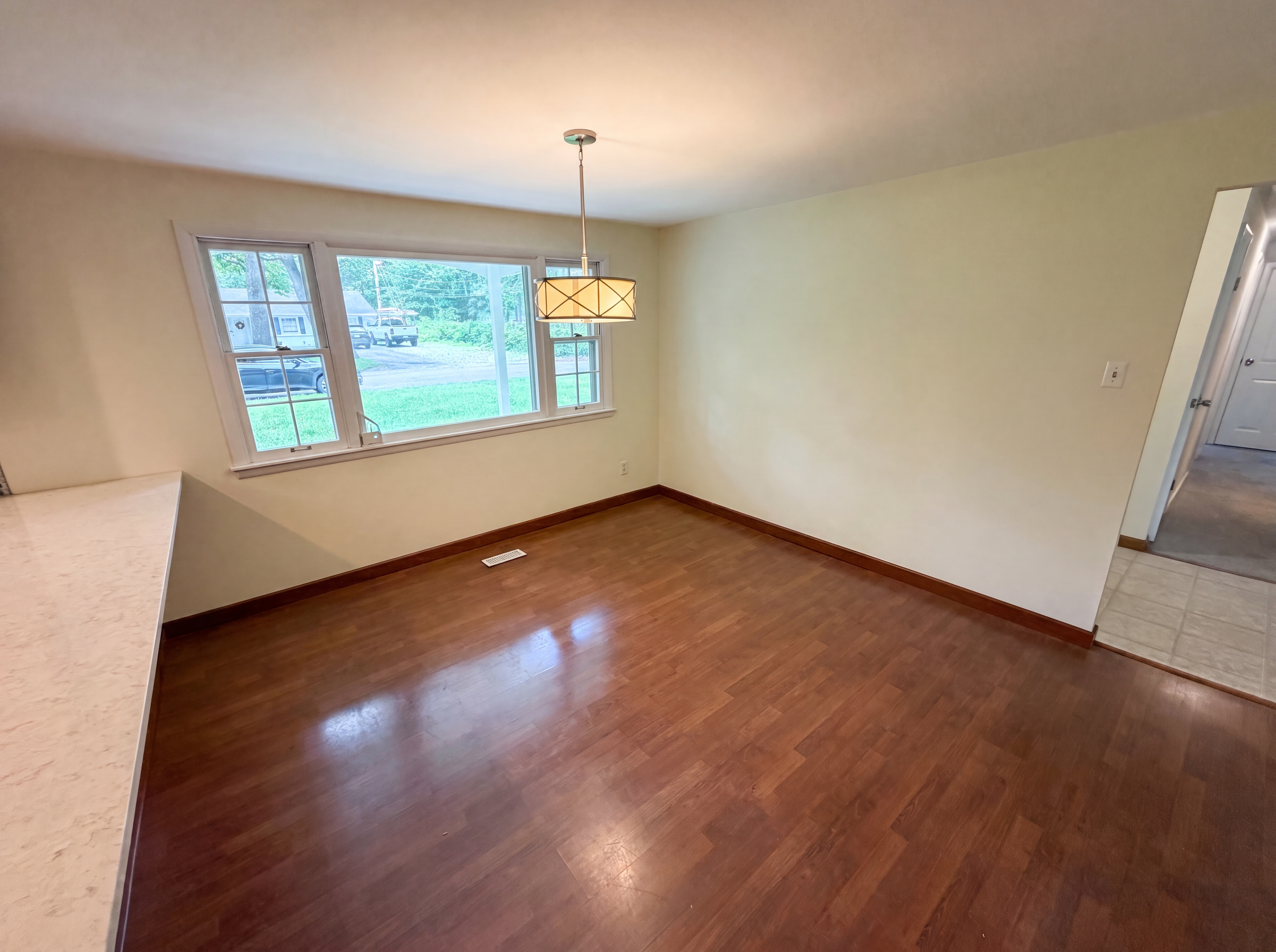 Photo 6 of 23 of 1537 W 74th Pl, Indianapolis, IN