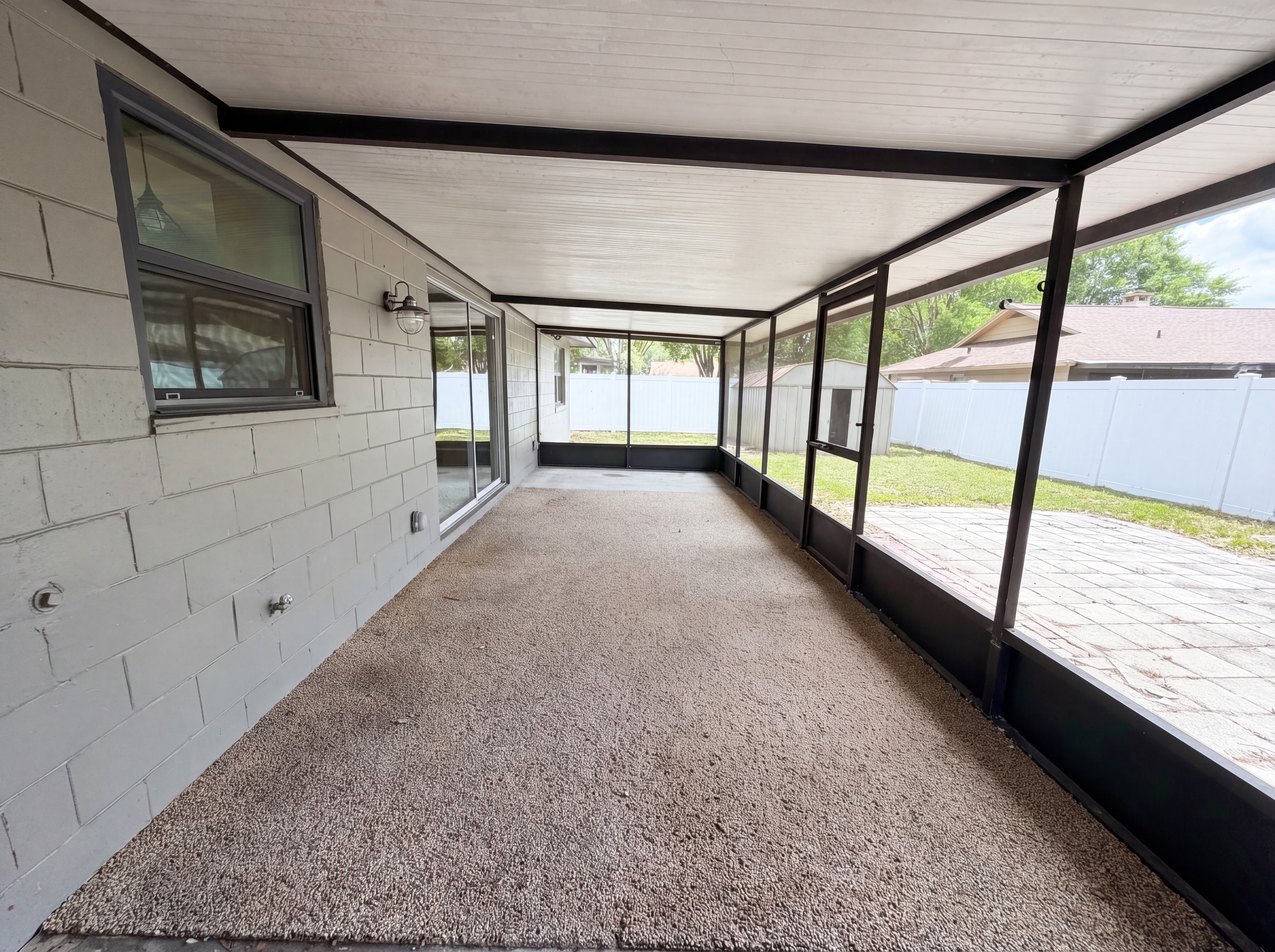 Photo 17 of 23 of 17621 Meadowbridge Dr, Lutz, FL