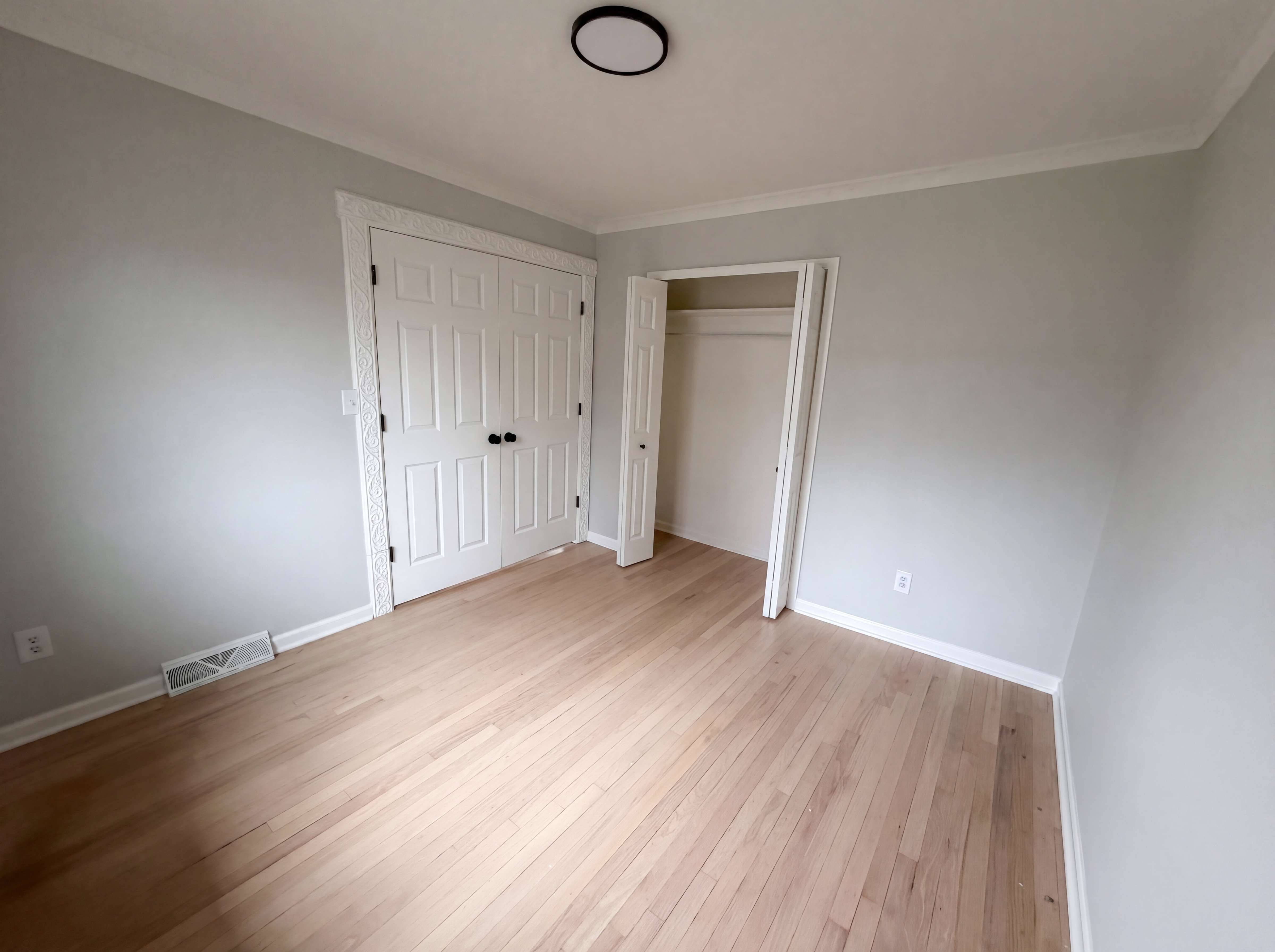 Photo 17 of 28 of 916 Longfellow Ave, Royal Oak, MI
