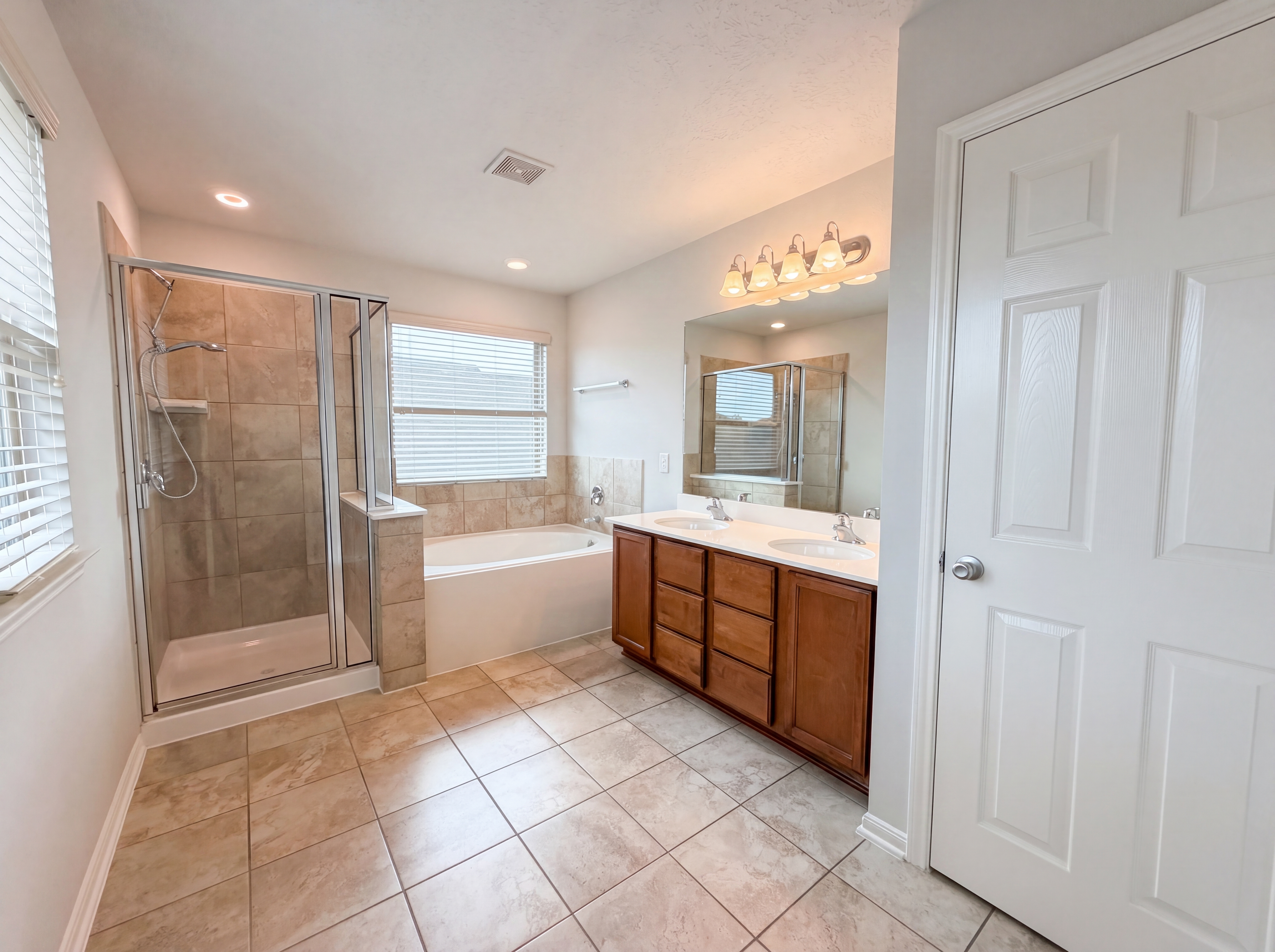 Photo 16 of 24 of 4022 Lake Cypress Cir, Houston, TX