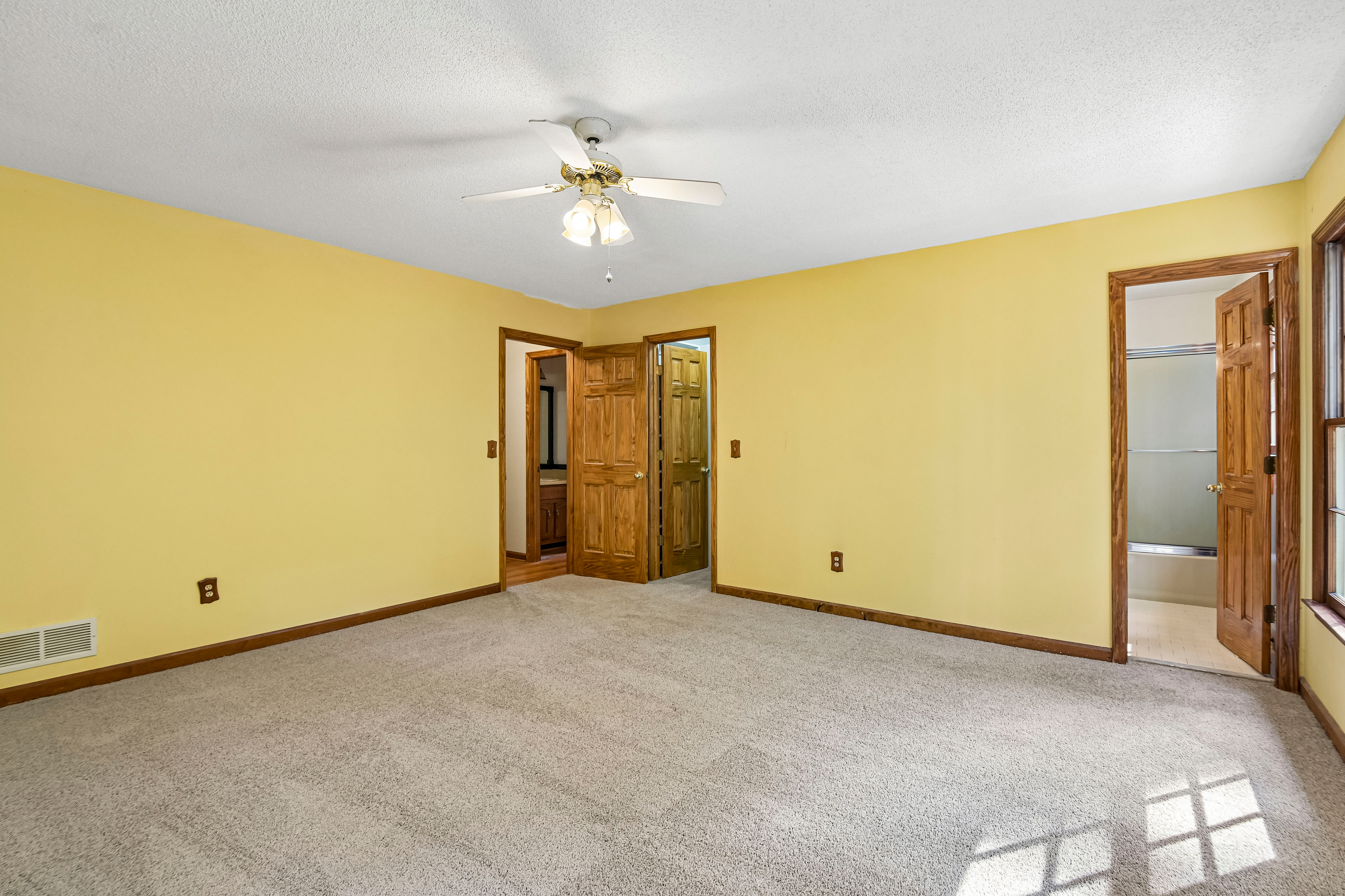 Photo 12 of 28 of 2623 Wellington Dr, Marietta, GA