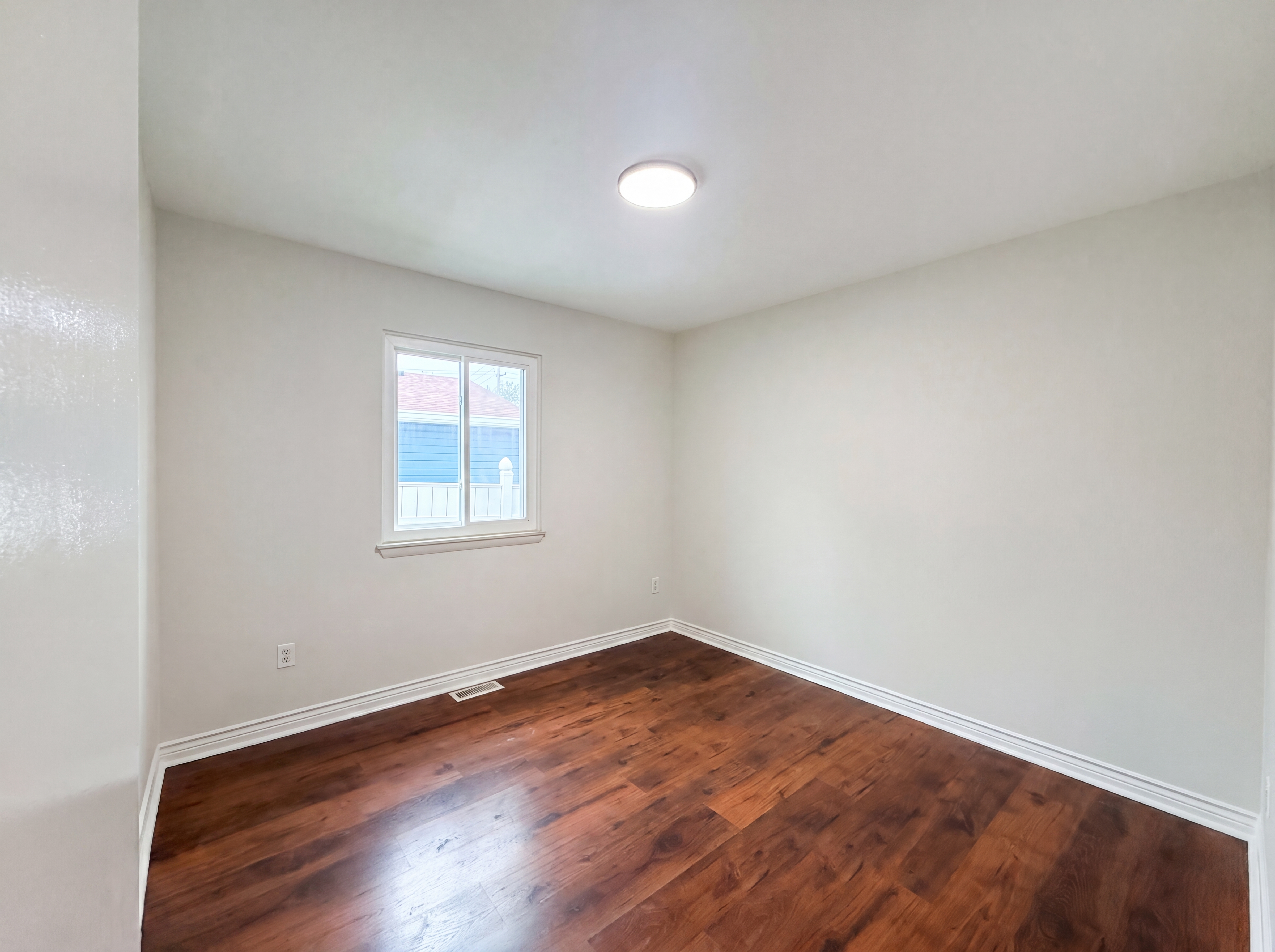 Photo 7 of 19 of 33522 Fernwood St, Westland, MI