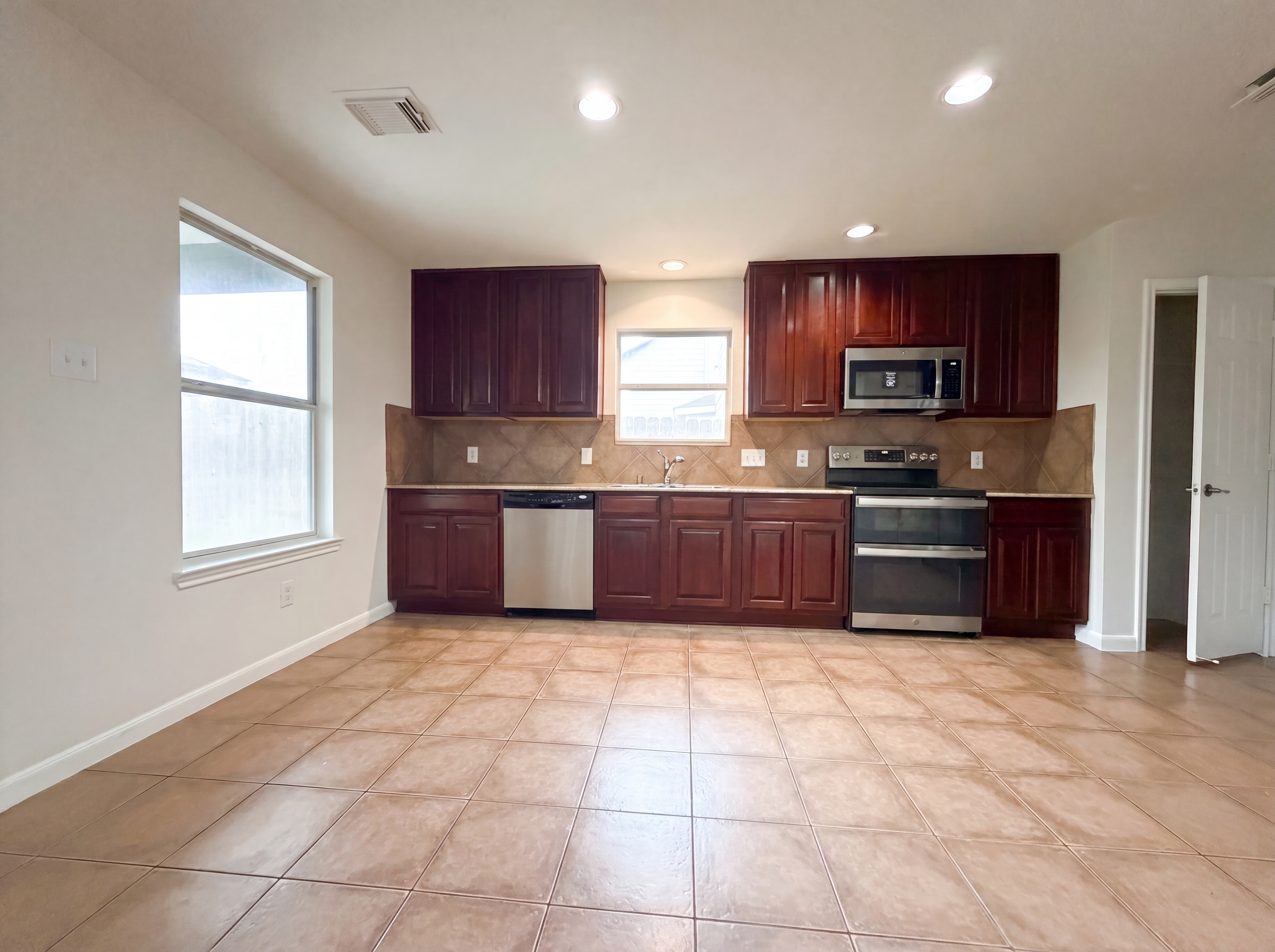 Photo 2 of 20 of 2646 Skyview Trace Ct, Houston, TX