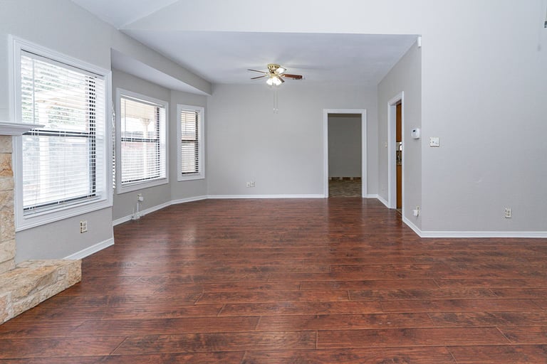 Photo 10 of 25 - 6110 Blueridge Ct, Arlington, TX 76016