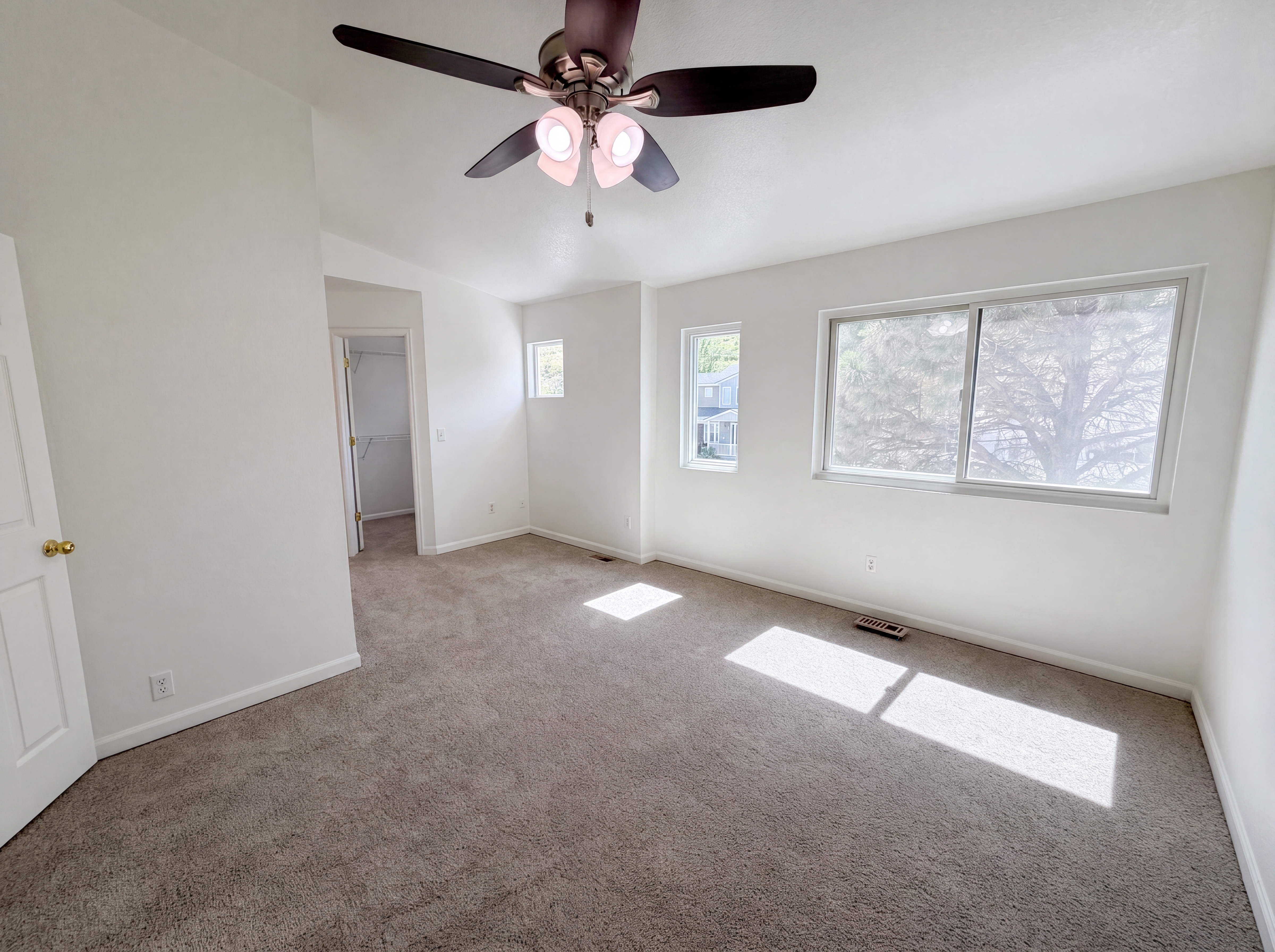 Photo 4 of 29 of 7190 Pine Hills Way, Littleton, CO