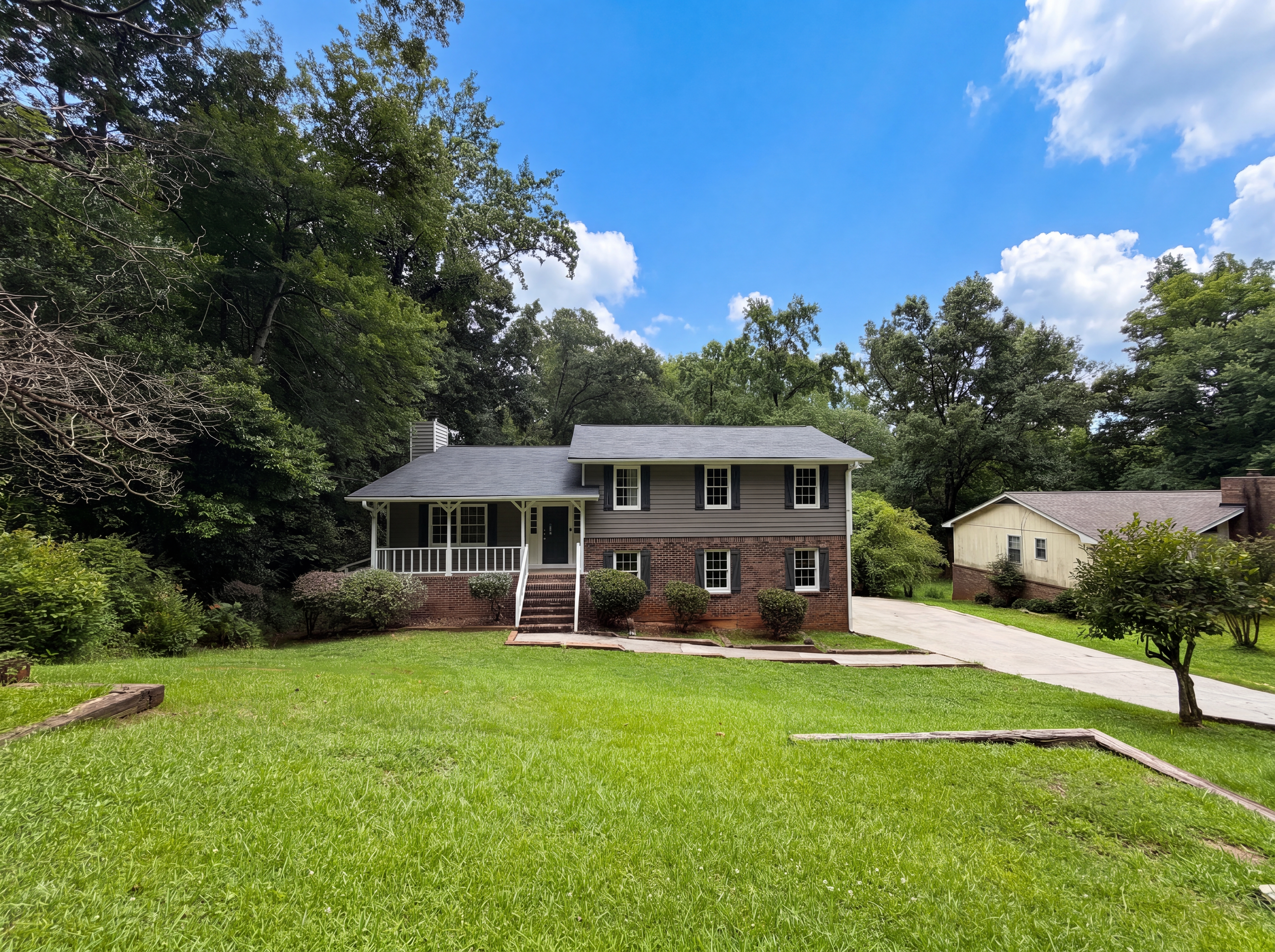 Photo 23 of 31 of 6486 Lynndale Ln, Morrow, GA