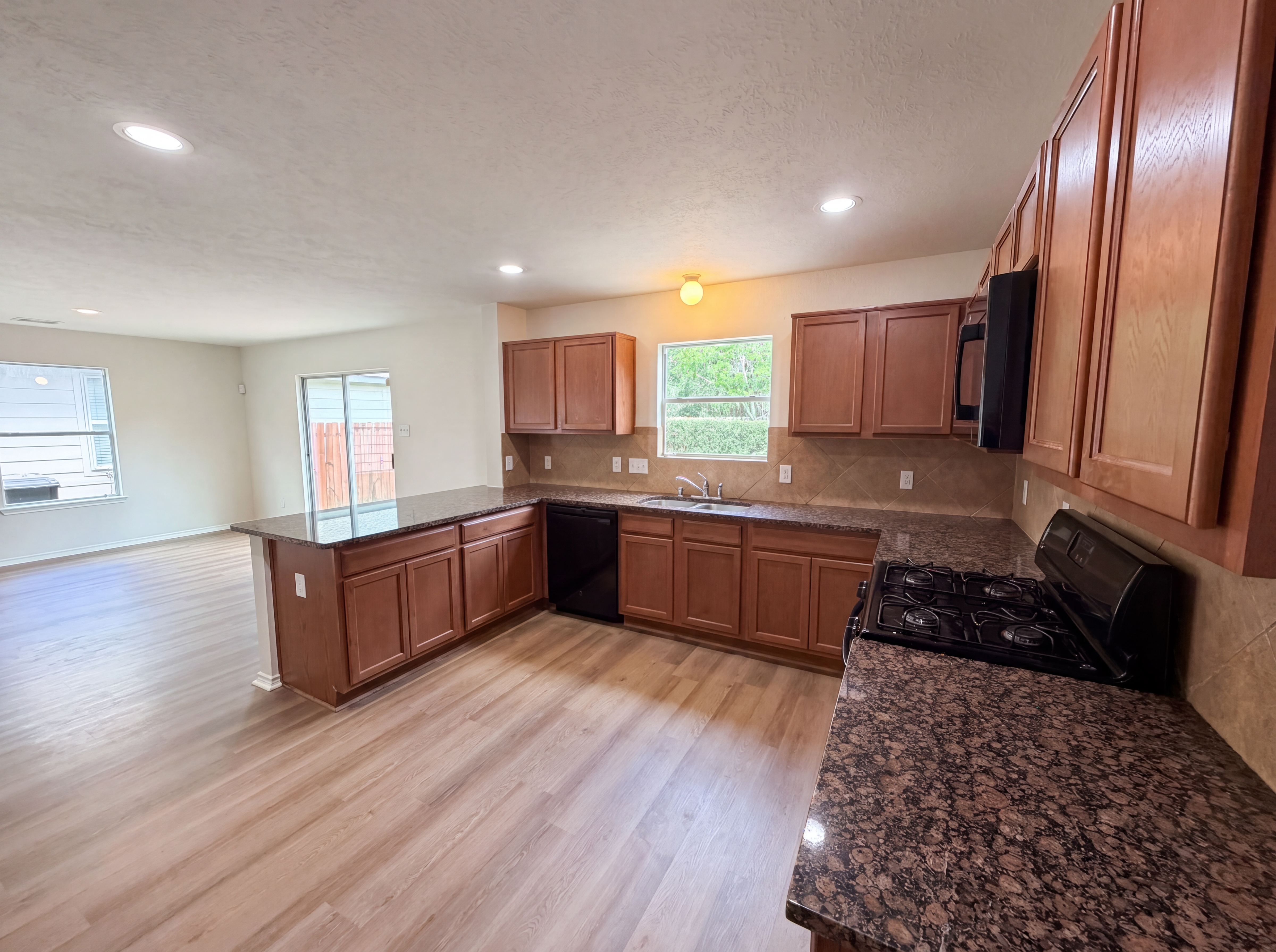 Photo 10 of 25 of 939 Staffordale Manor Ln, Houston, TX