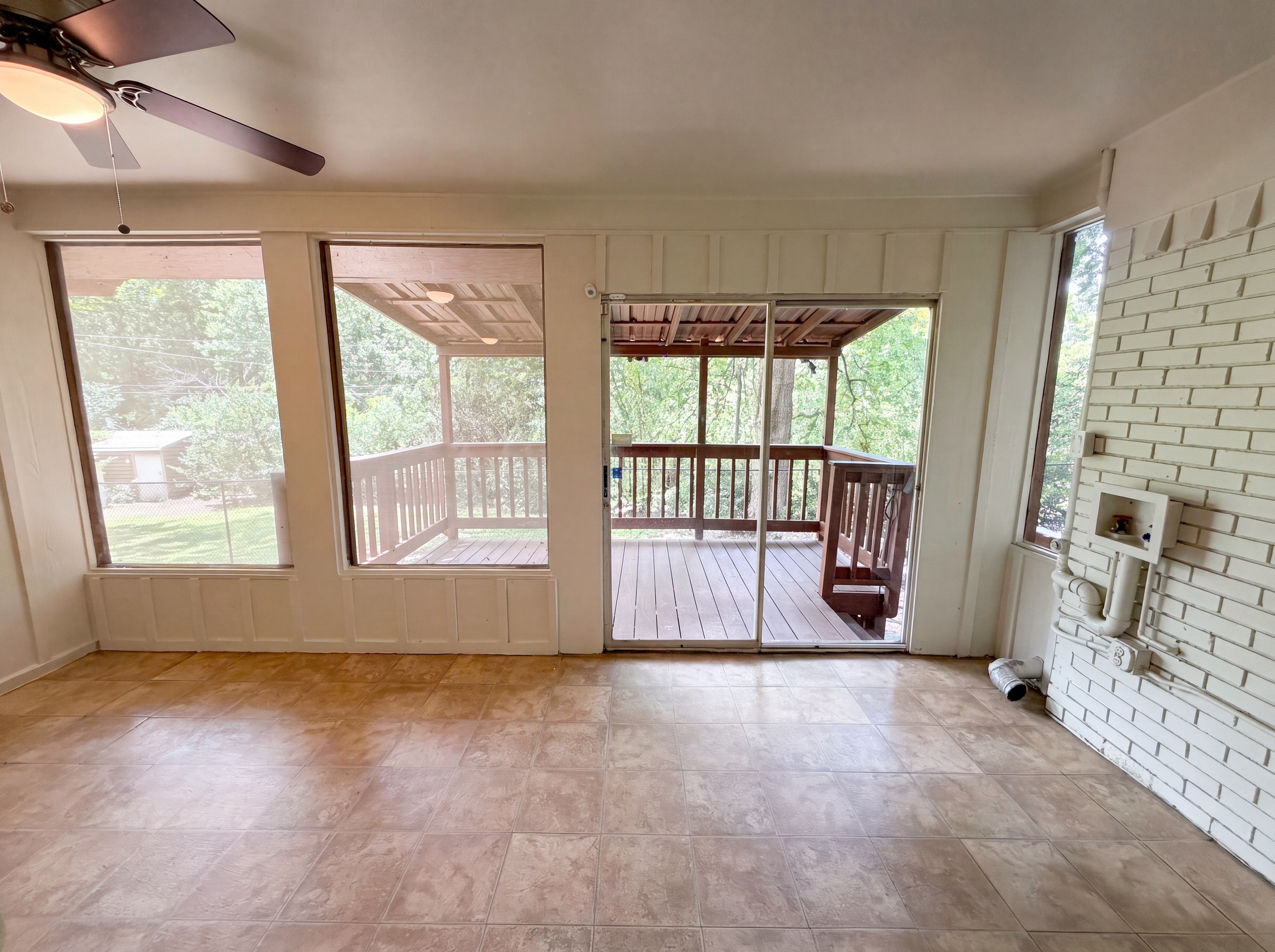 Photo 15 of 17 of 202 Vanshire Rd W, Lakeside, TX