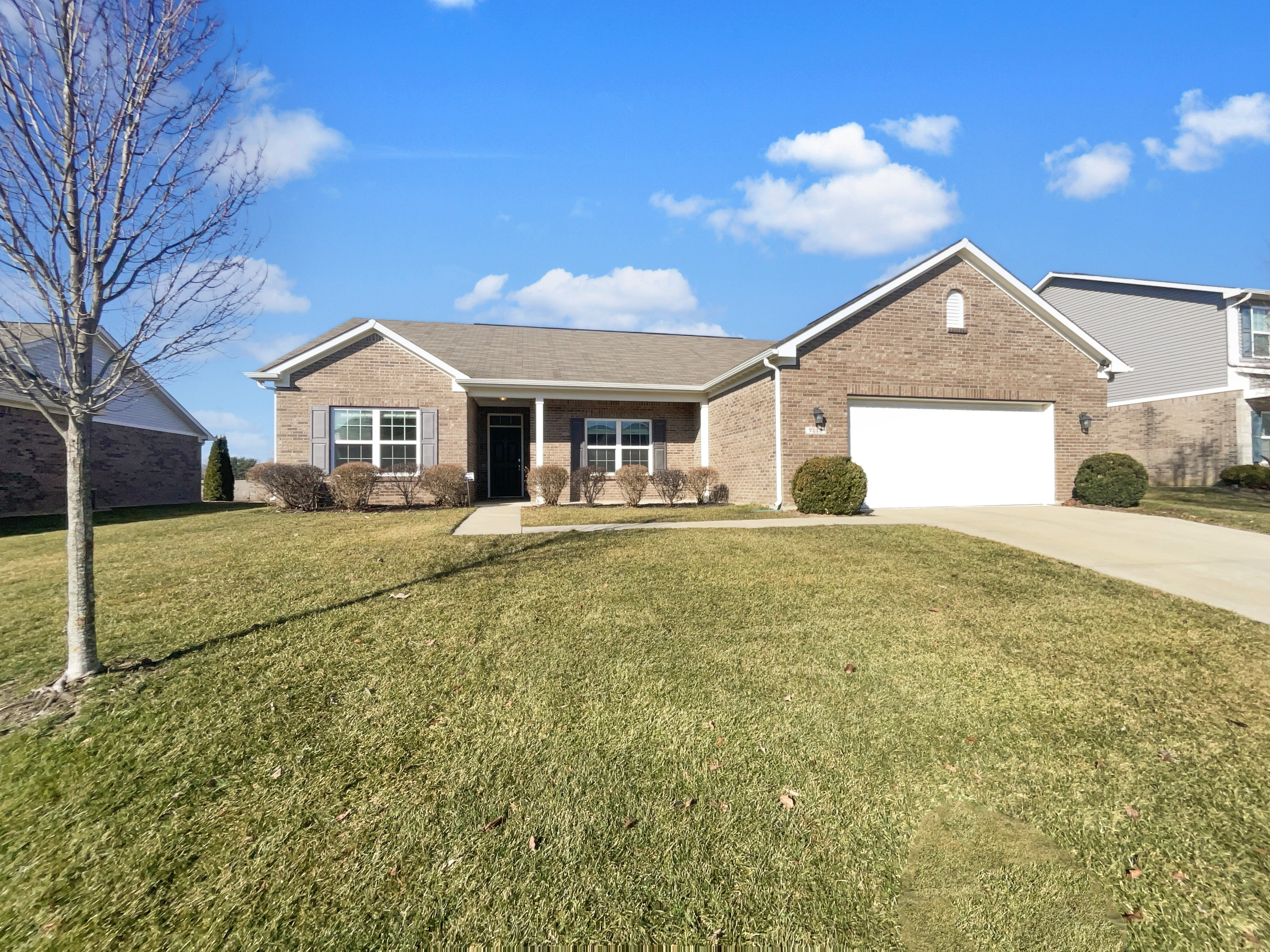 Photo 7 of 18 of 7118 Langham Ct, Indianapolis, IN