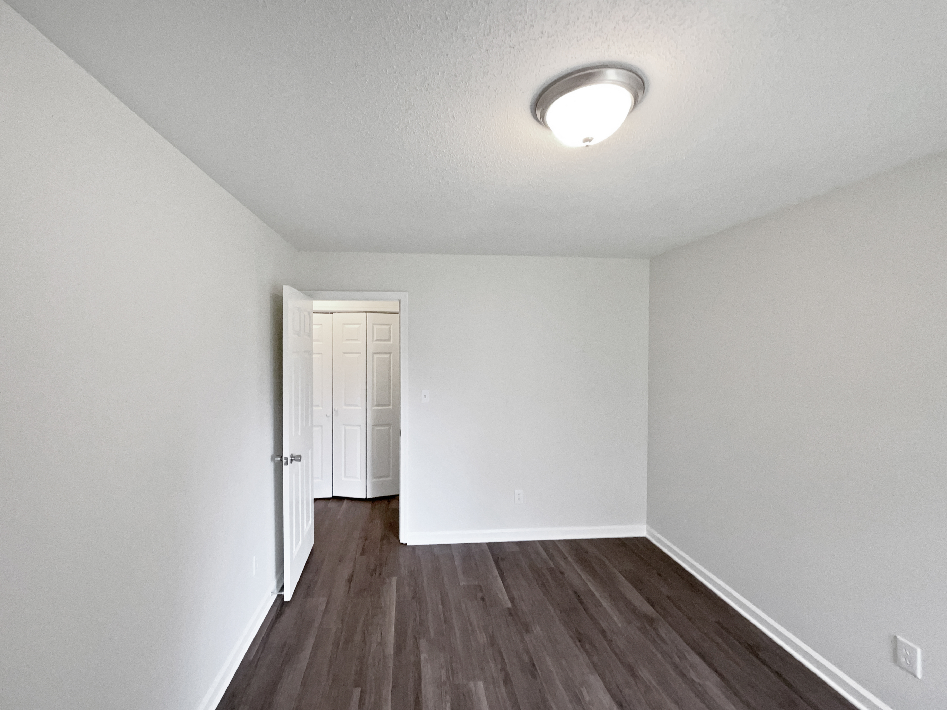 Photo 5 of 19 of 6880 Ironwood Cir, Greensboro, NC