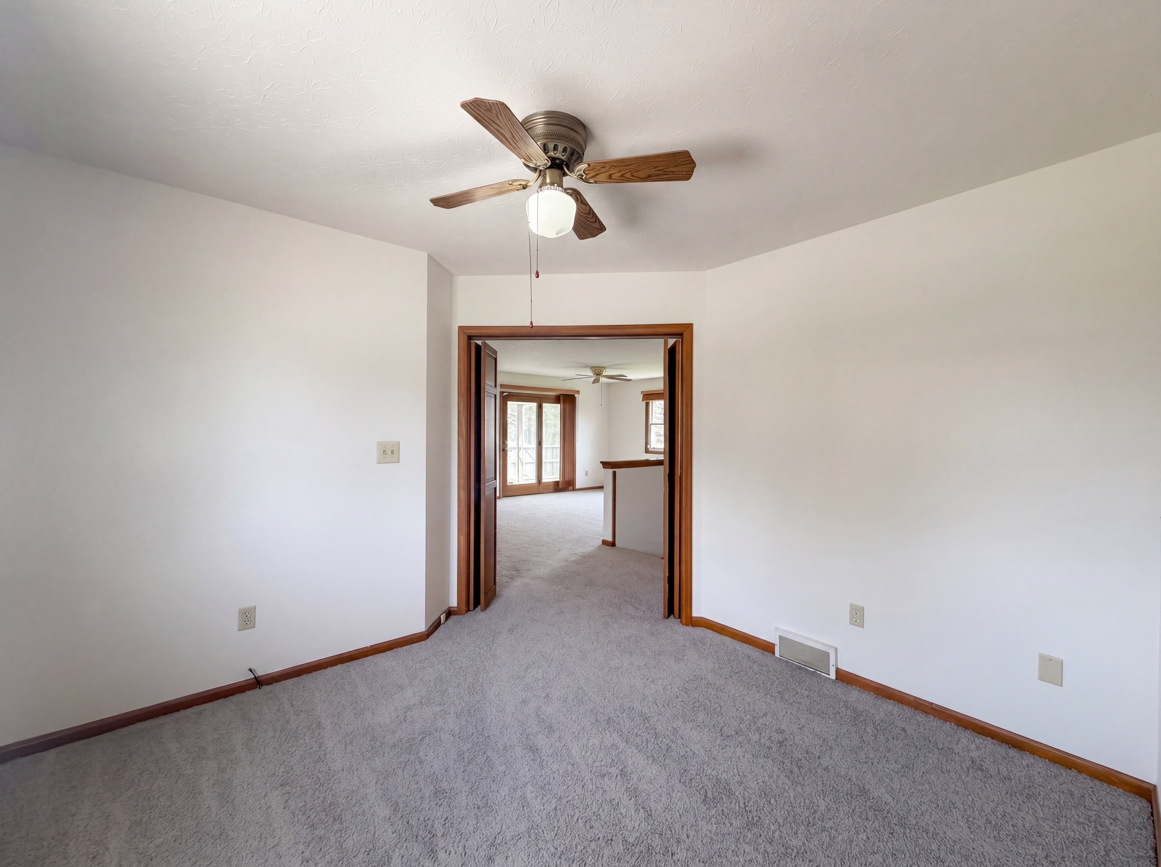 Photo 11 of 31 of 610 Executive Blvd, Delaware, OH