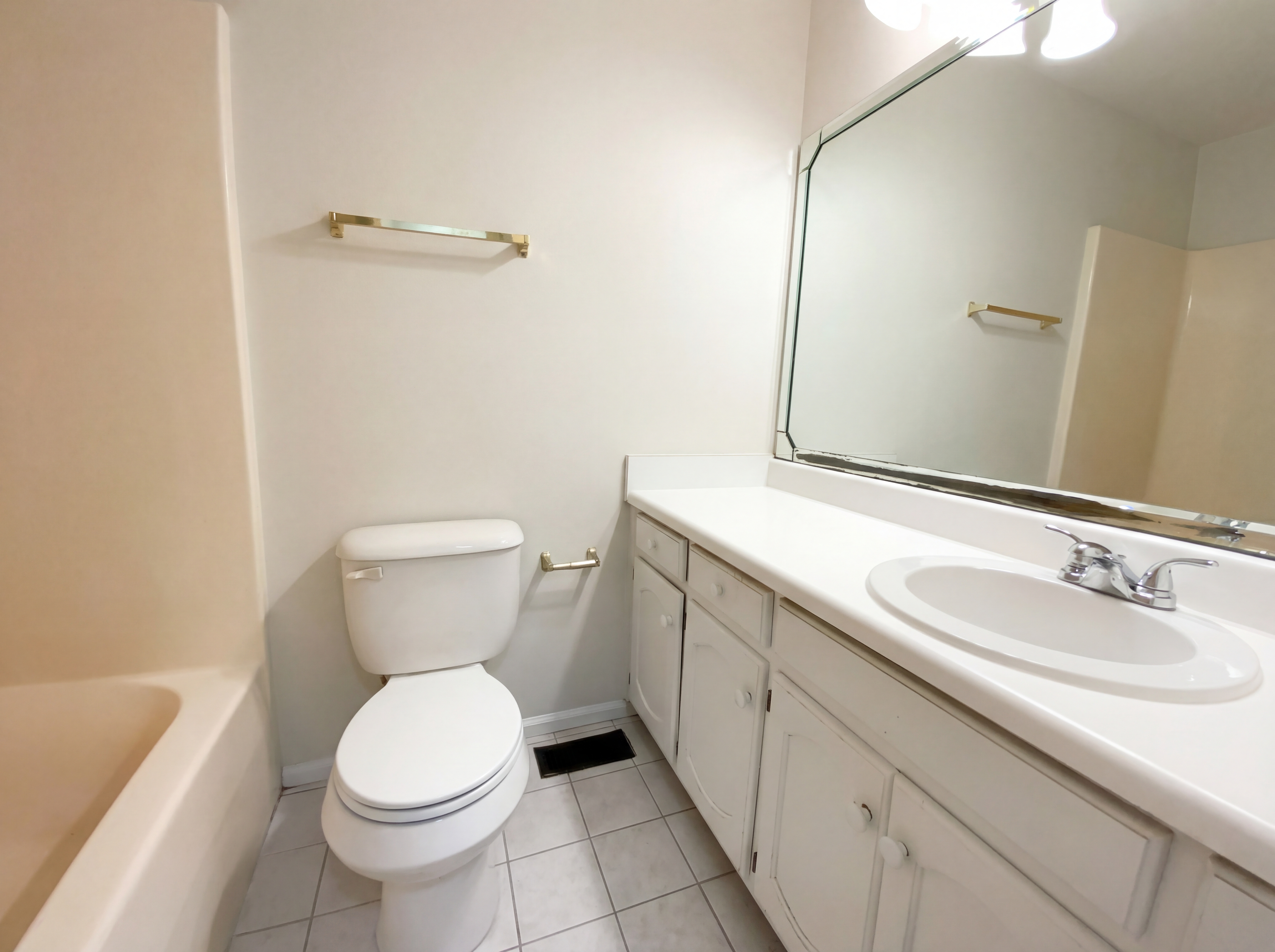 Photo 10 of 17 of 2271 Ashley Ln, Gardendale, AL