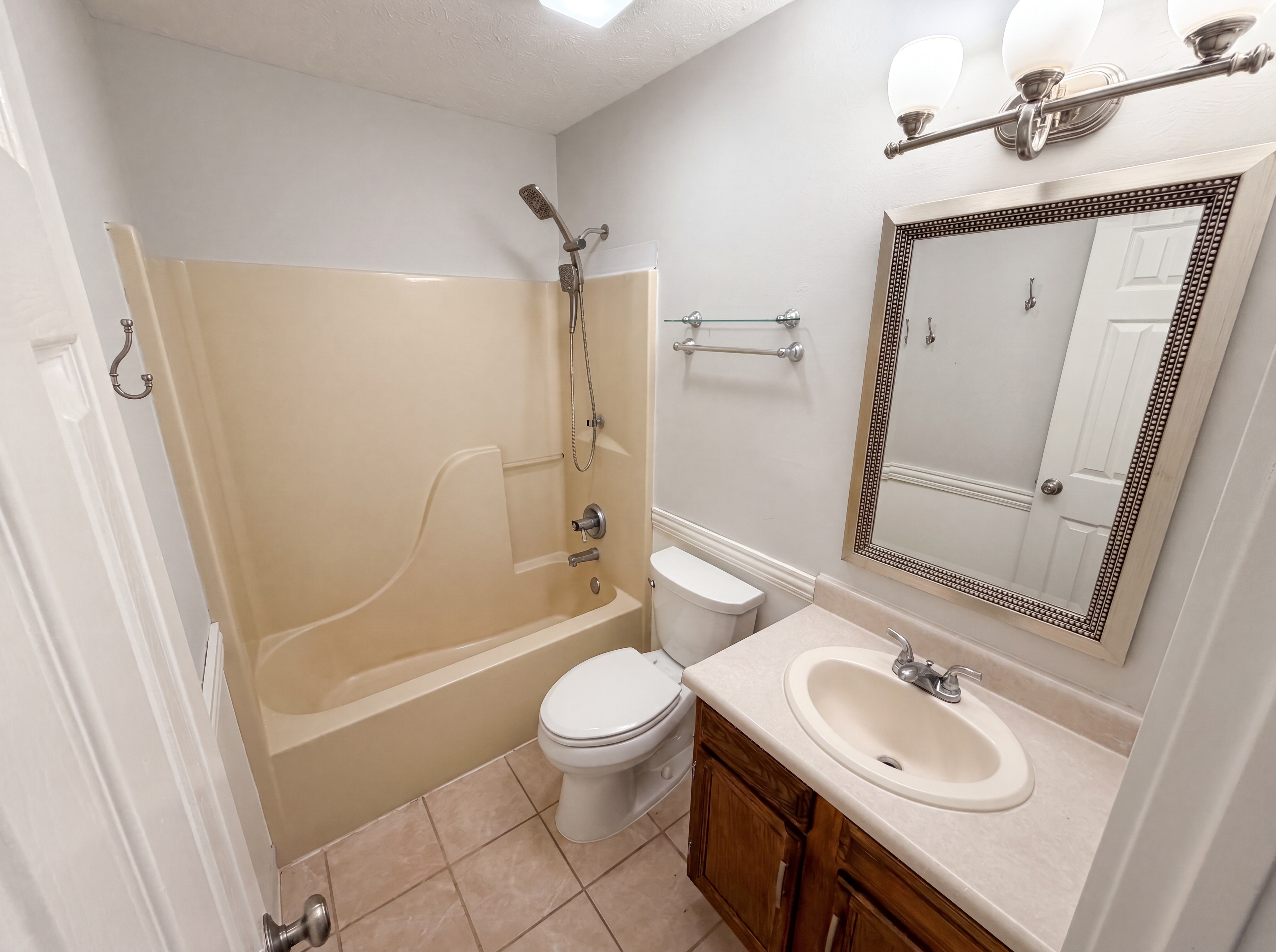 Photo 15 of 20 of 8058 Cherrybark Dr, Indianapolis, IN