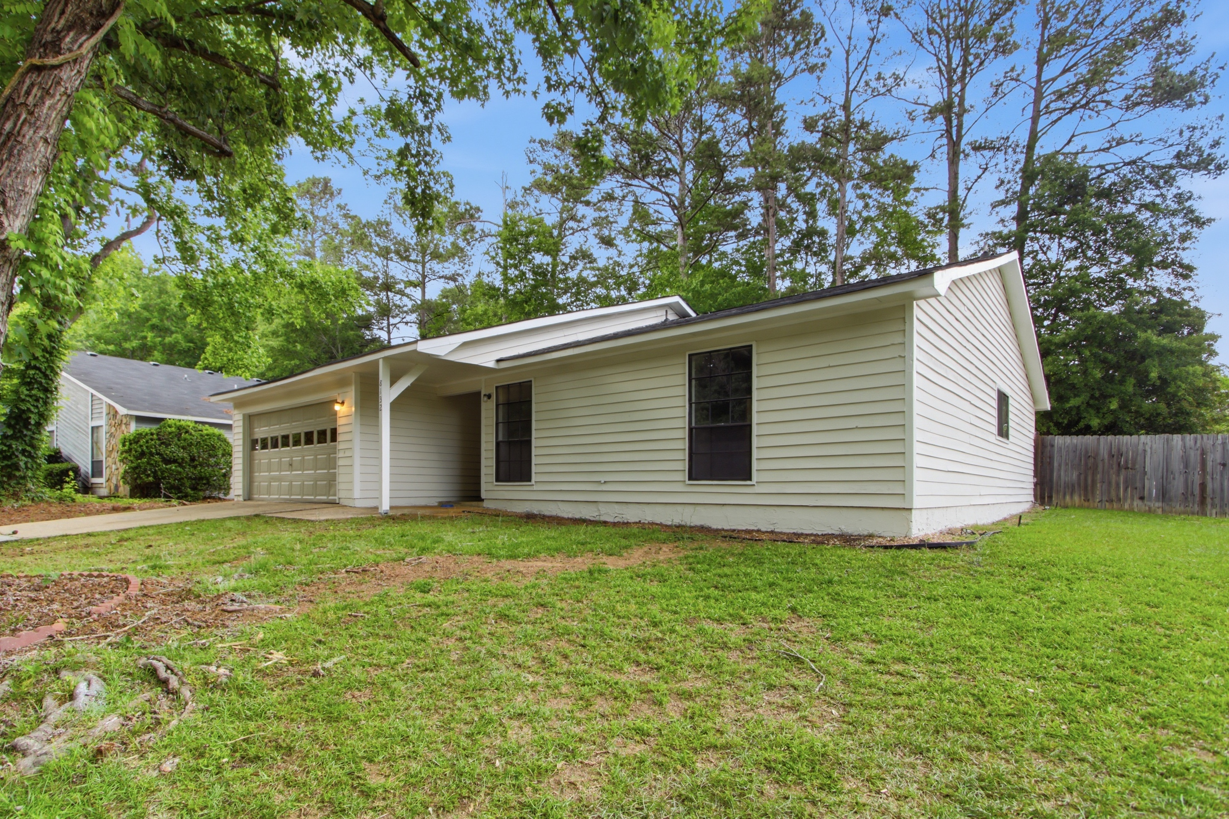 Photo 6 of 31 of 8132 Creekstone Ct, Riverdale, GA