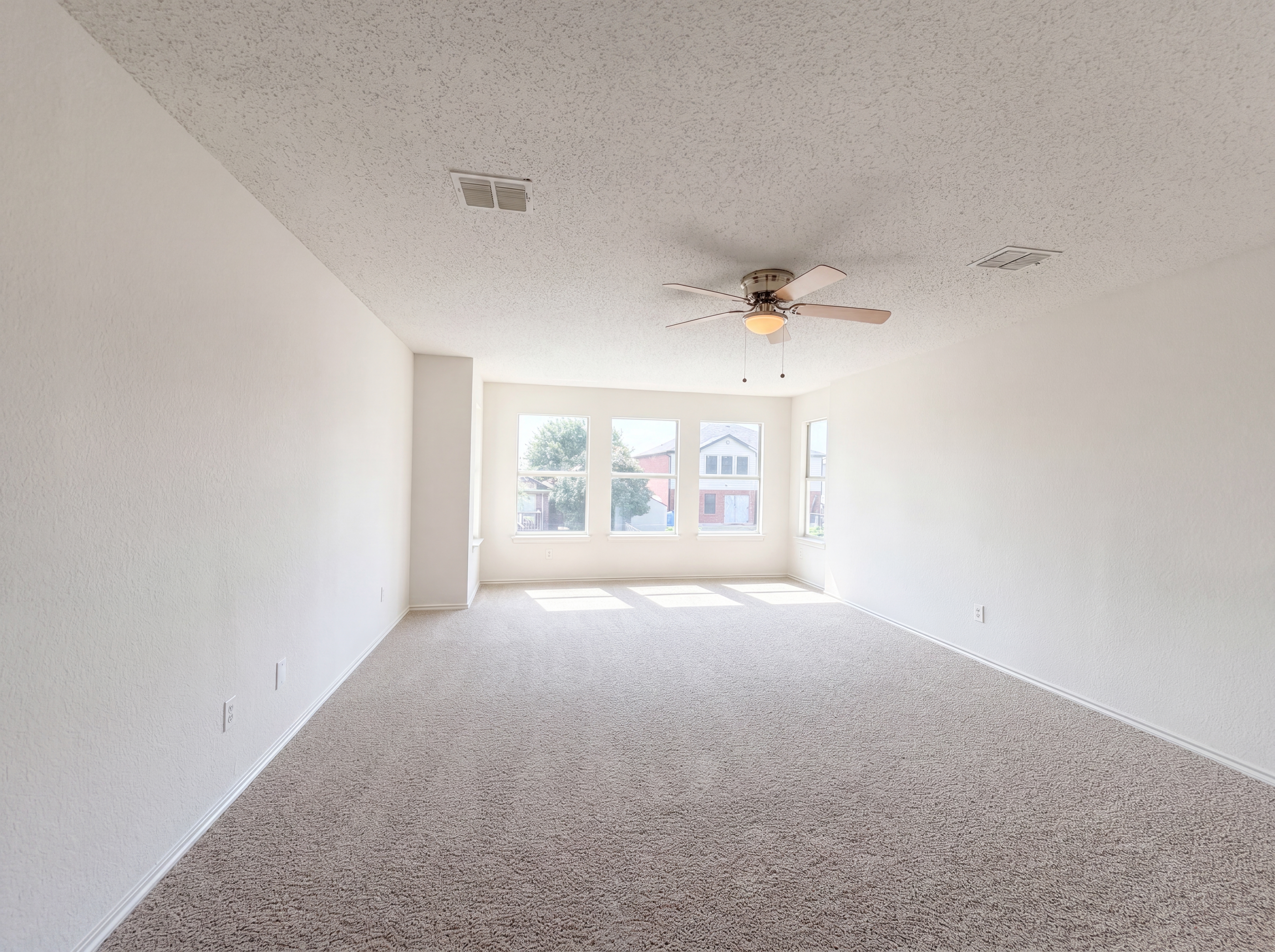 Photo 12 of 27 of 2320 Bantry Ln, Arlington, TX