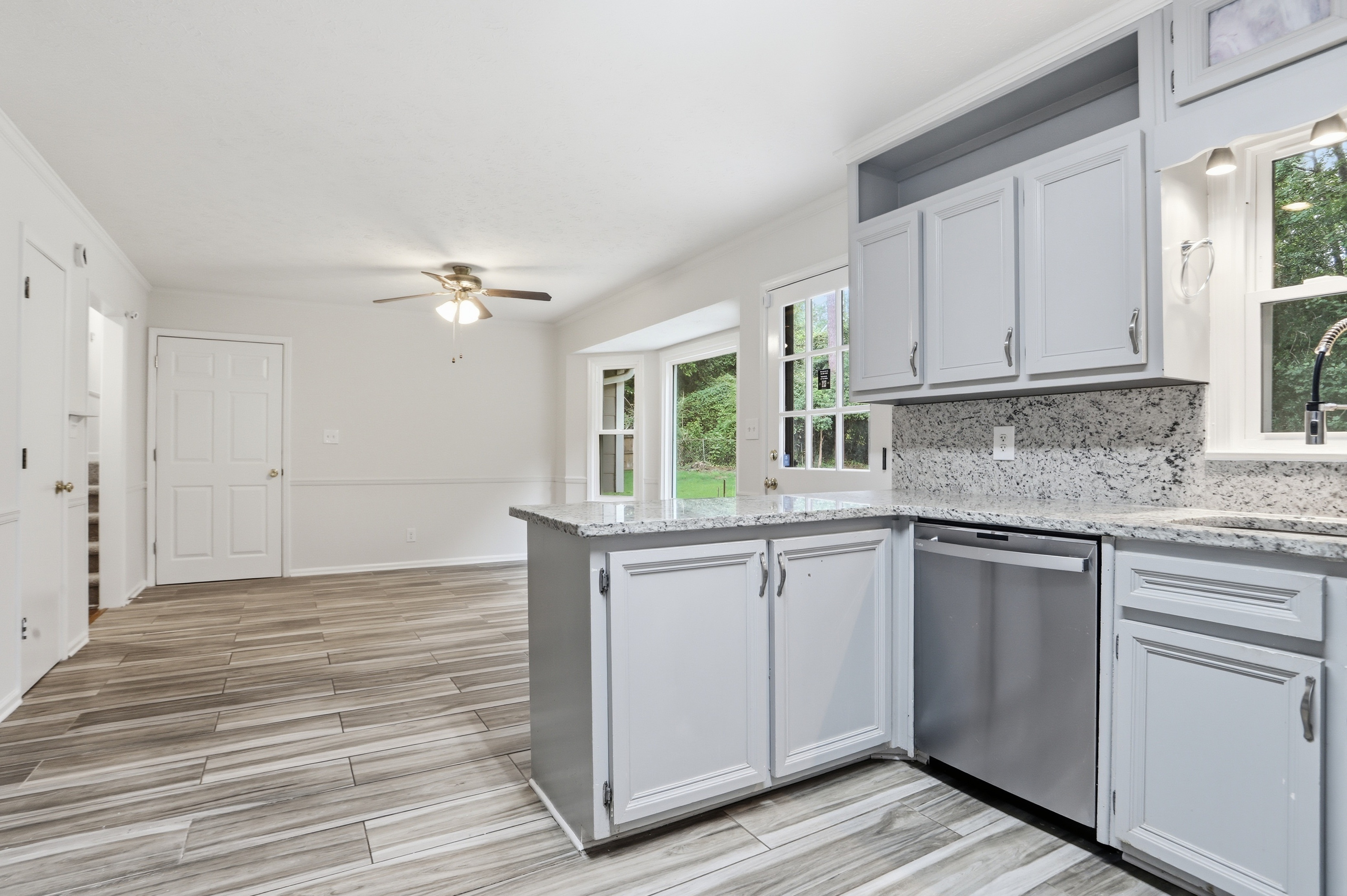 Photo 33 of 58 of 3839 Cotswold Dr , Lilburn, GA