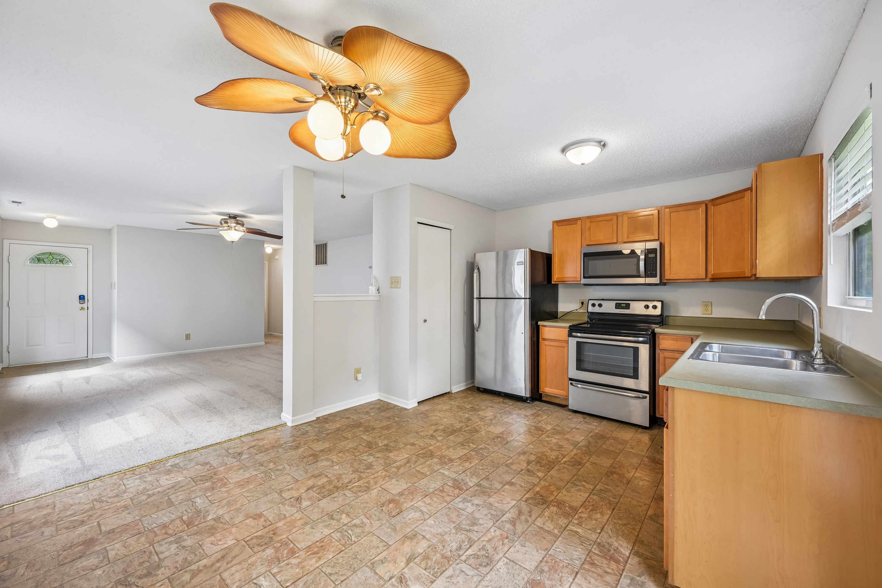 Photo 7 of 29 of 11355 Congaree Way, Indianapolis, IN