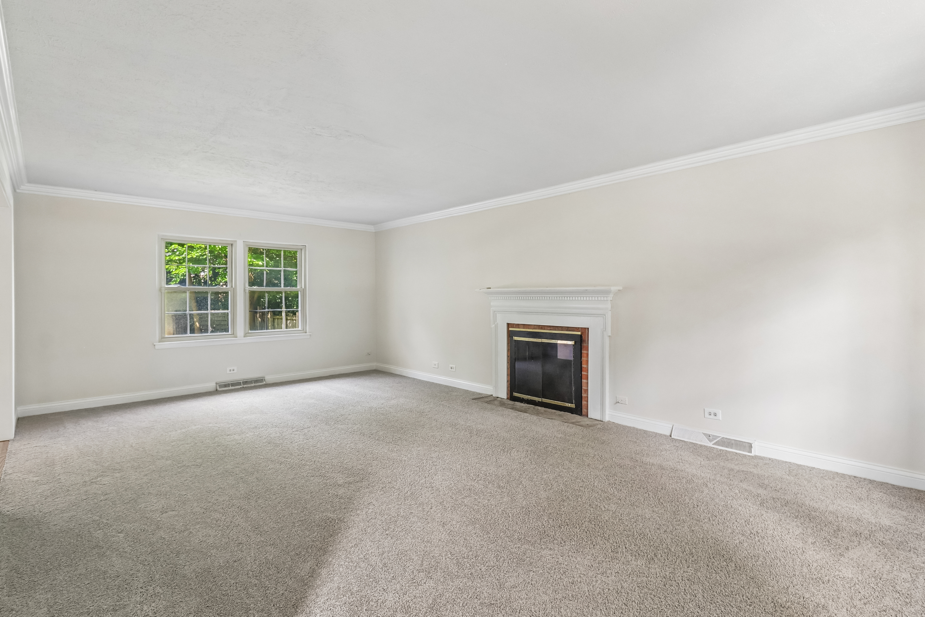 Photo 4 of 46 of 1053 Laurel Ln, Naperville, IL