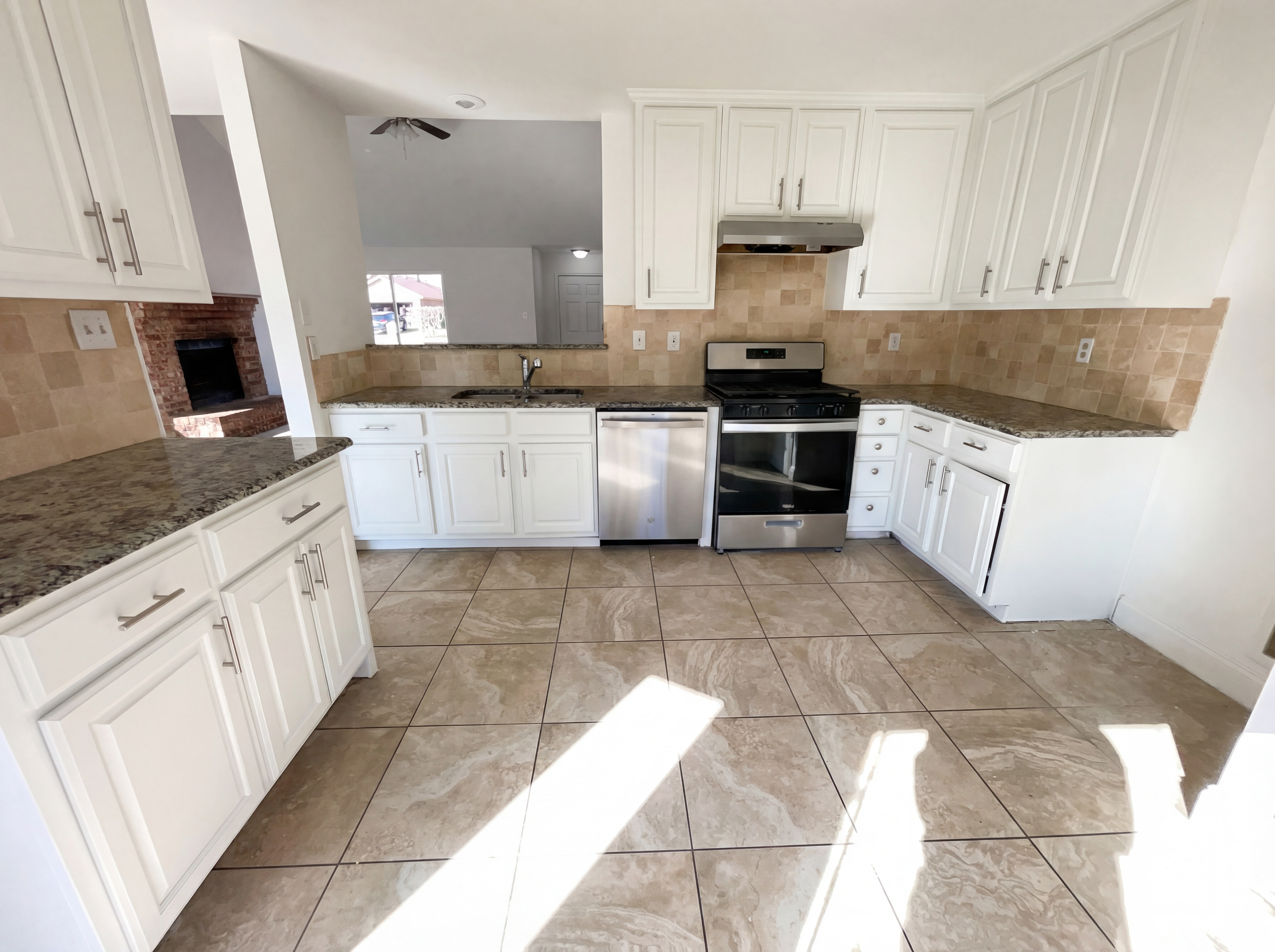 Photo 2 of 17 of 8321 Cloverglen Ln, Fort Worth, TX