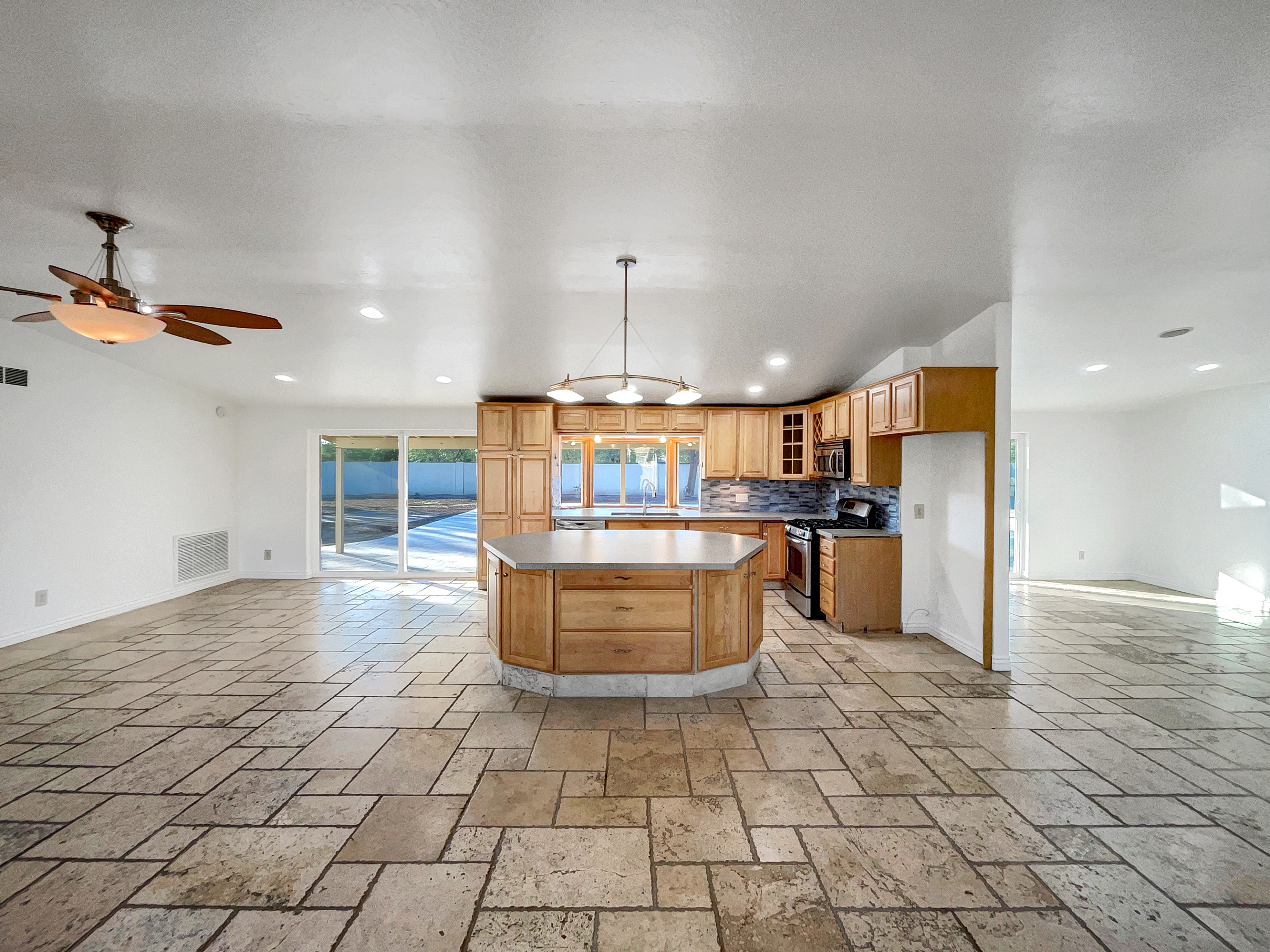 Photo 8 of 18 of 6325 E Sweetwater Ave, Scottsdale, AZ