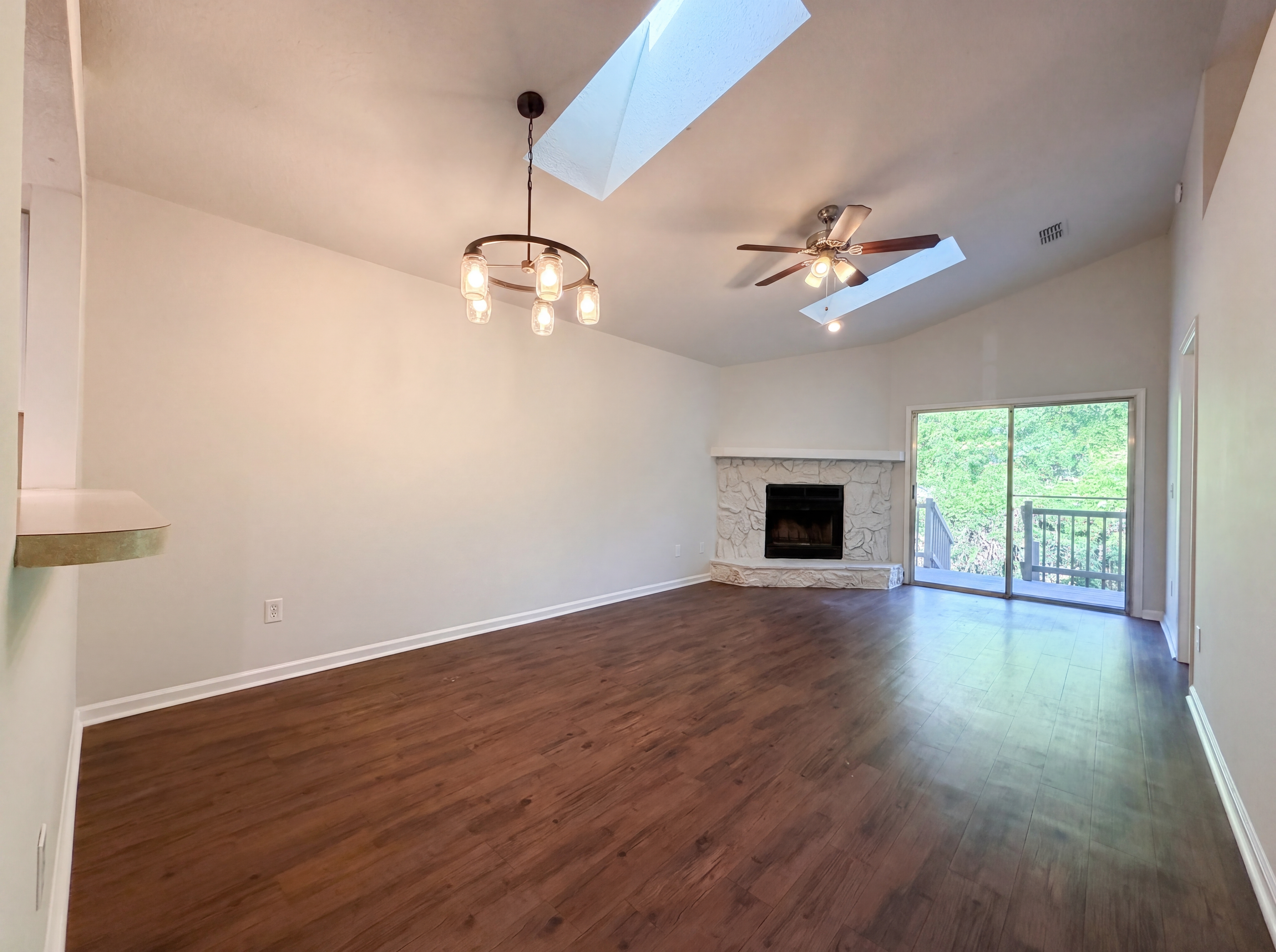 Photo 3 of 23 of 2512 Townsquare Dr, Jacksonville, FL