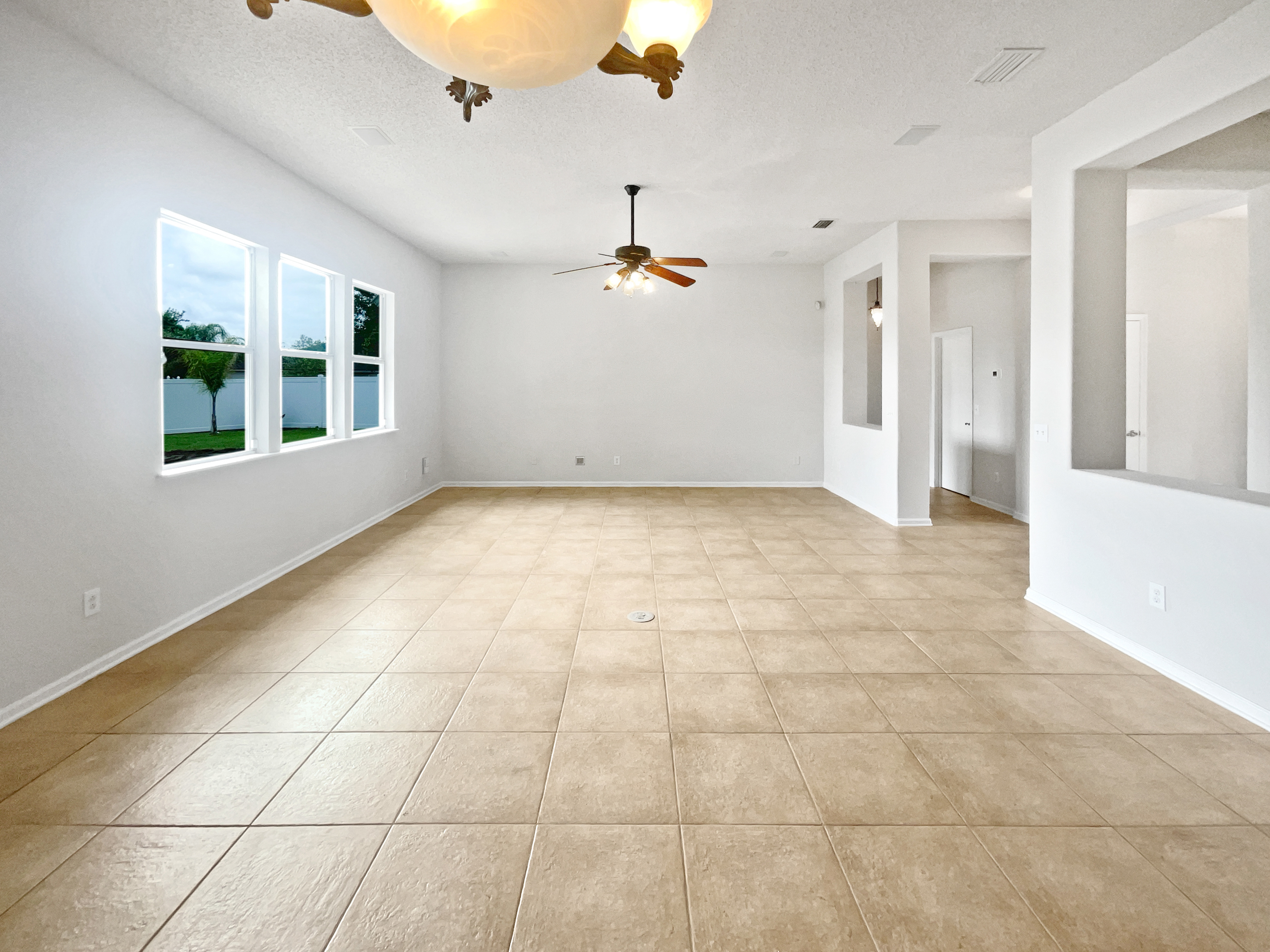 Photo 3 of 19 of 1292 Sunray Ct, Jacksonville, FL