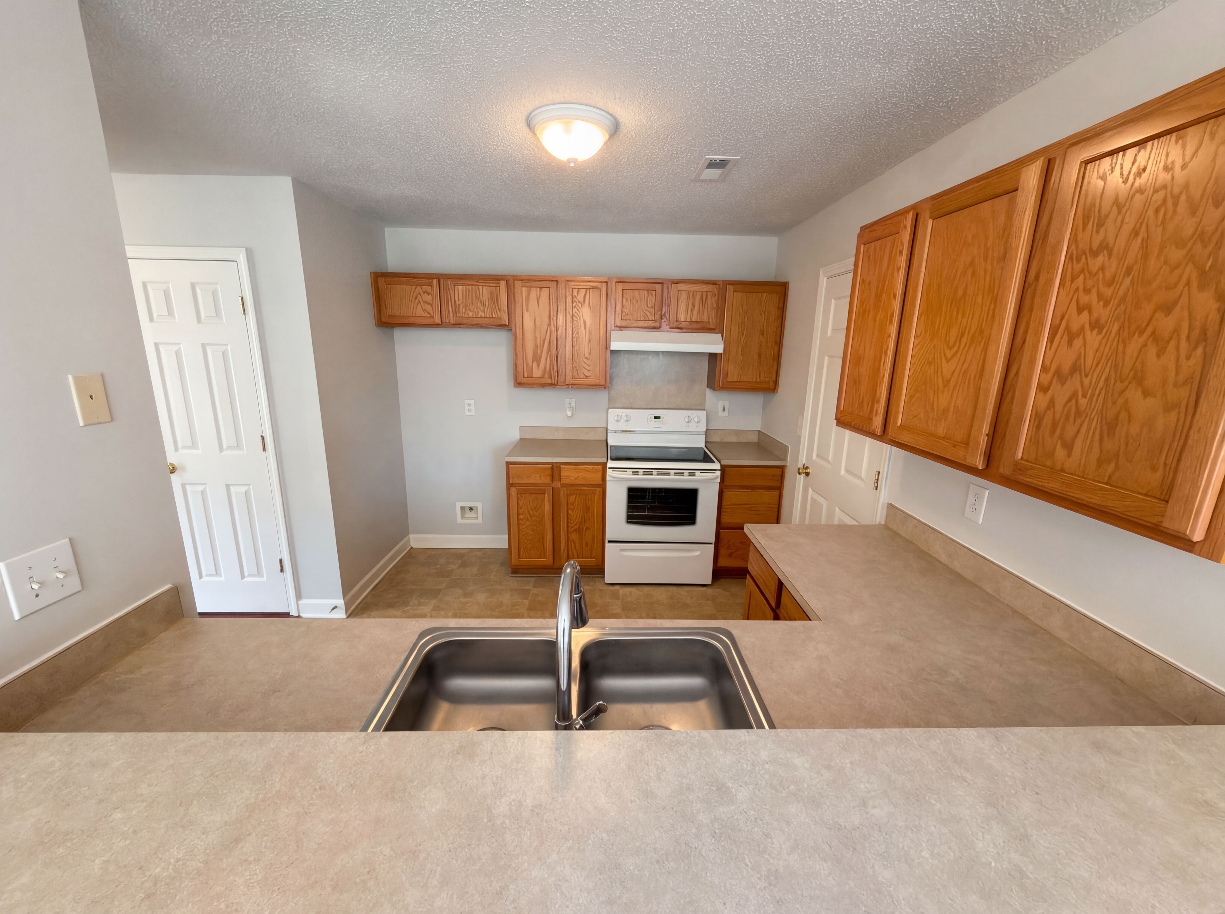 Photo 10 of 17 of 3461 E Fairmeadow Dr, Lancaster, SC