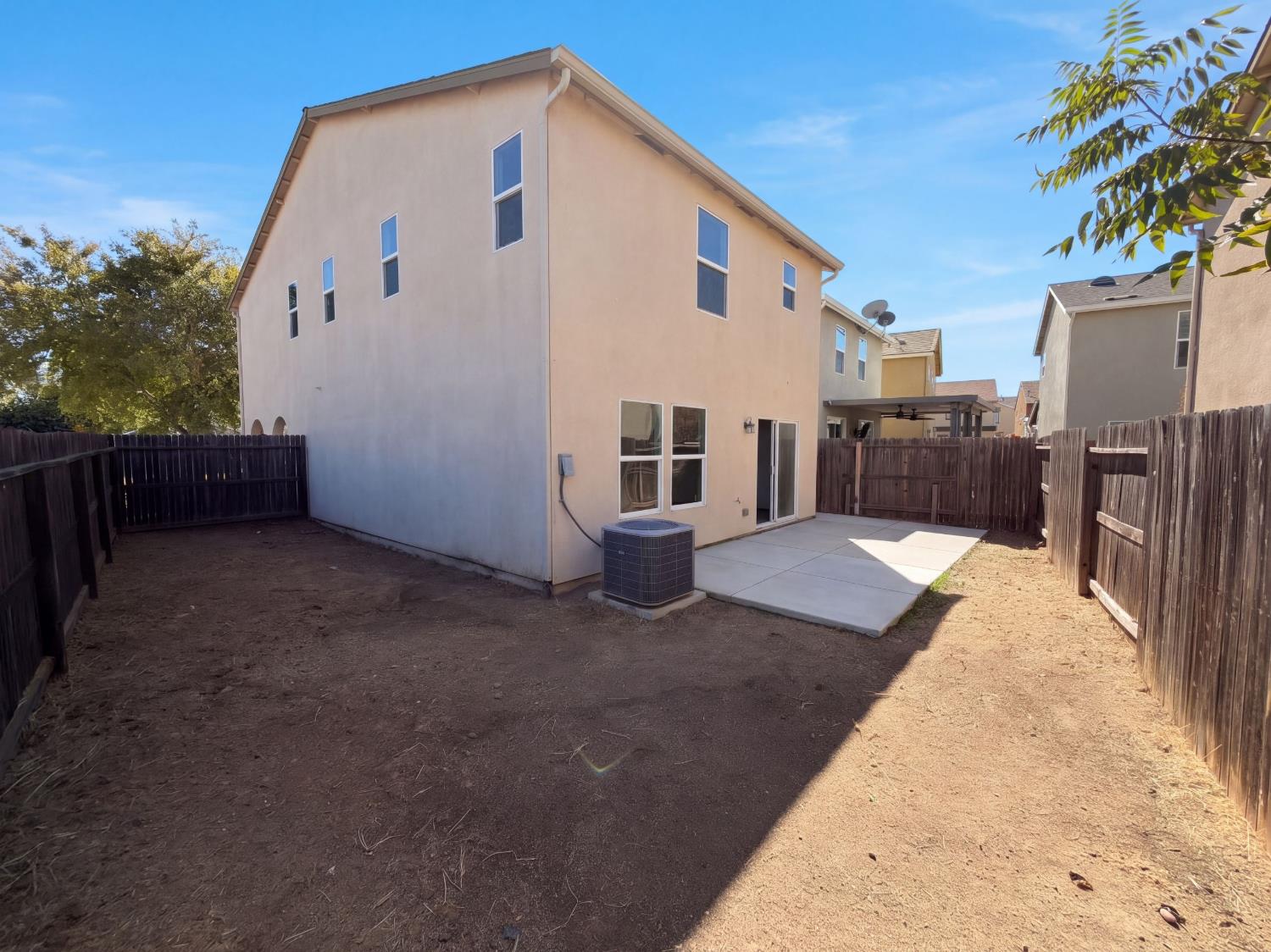 Photo 5 of 17 of 8260 Red Rock Dr, Sacramento, CA