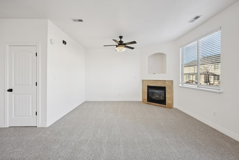 Property photo 3 of 625 N 220 E