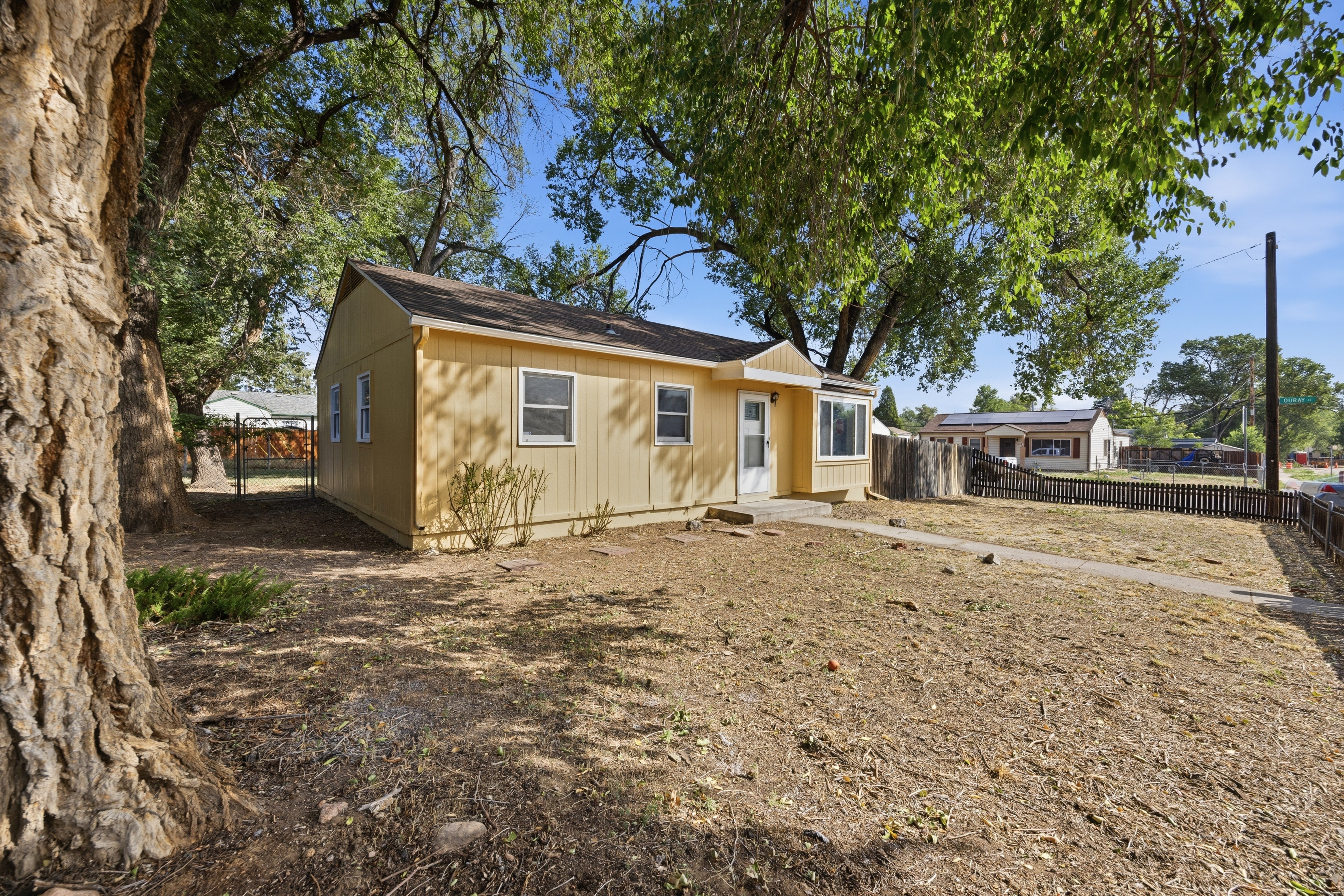 Photo 4 of 63 of 412 Lynn Ave, Colorado Springs, CO
