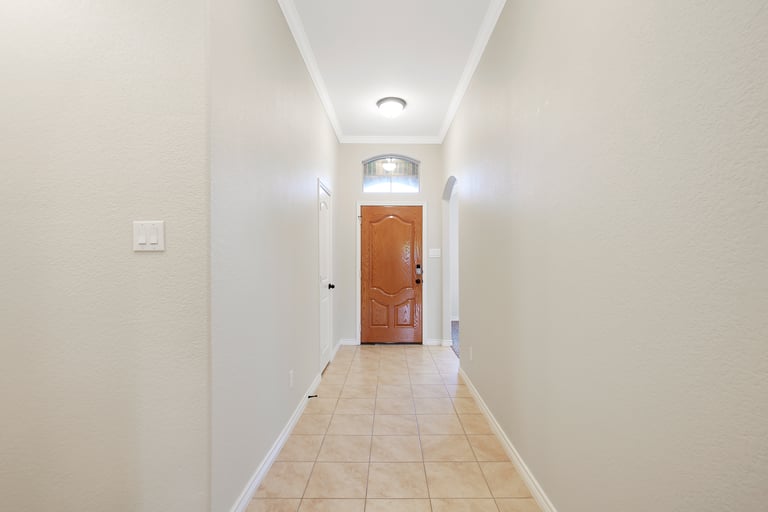 Photo 8 of 25 - 6016 Beachview Ln, Fort Worth, TX 76179