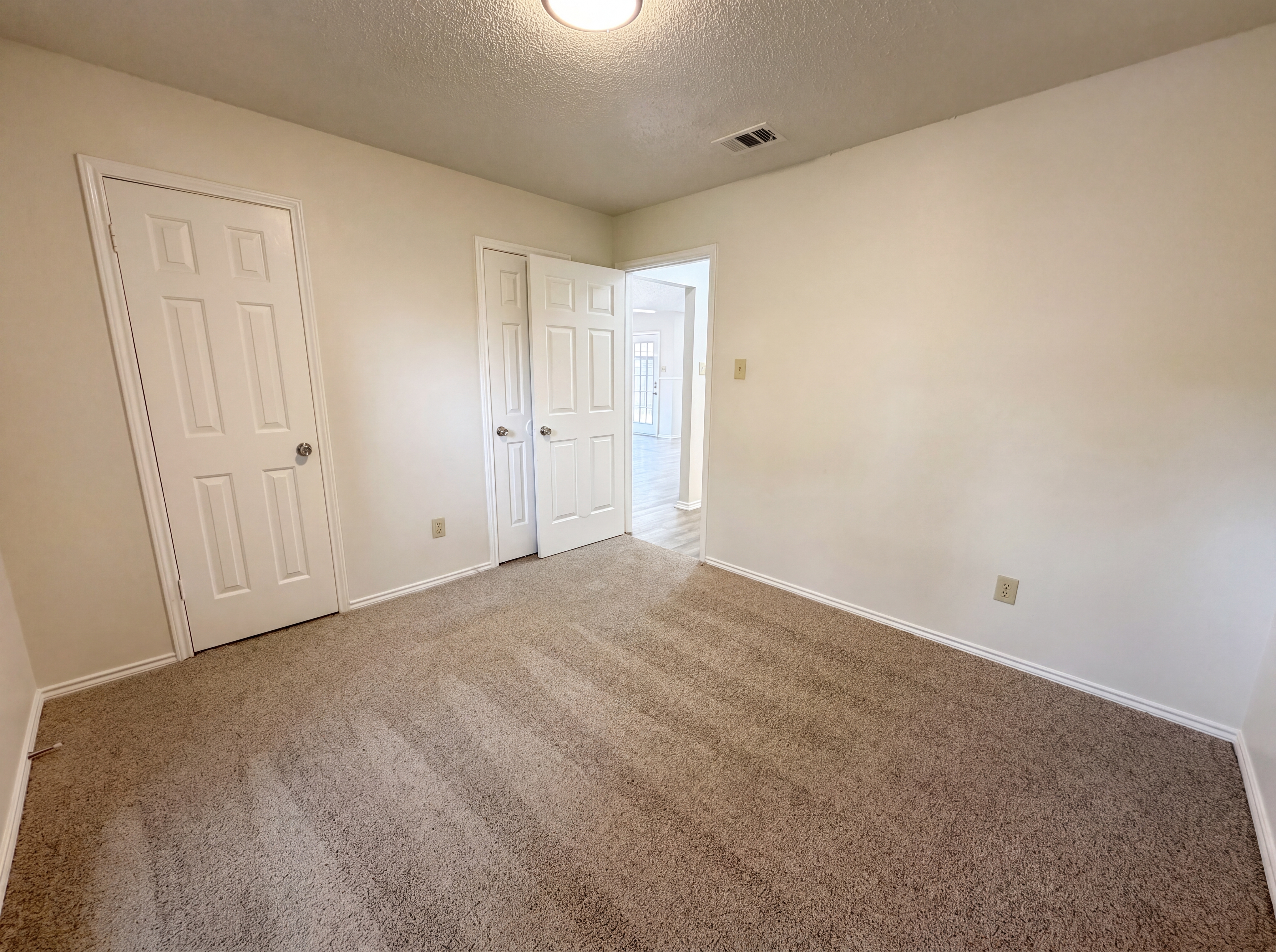 Photo 10 of 18 of 1502 Allen Dr, Cedar Hill, TX