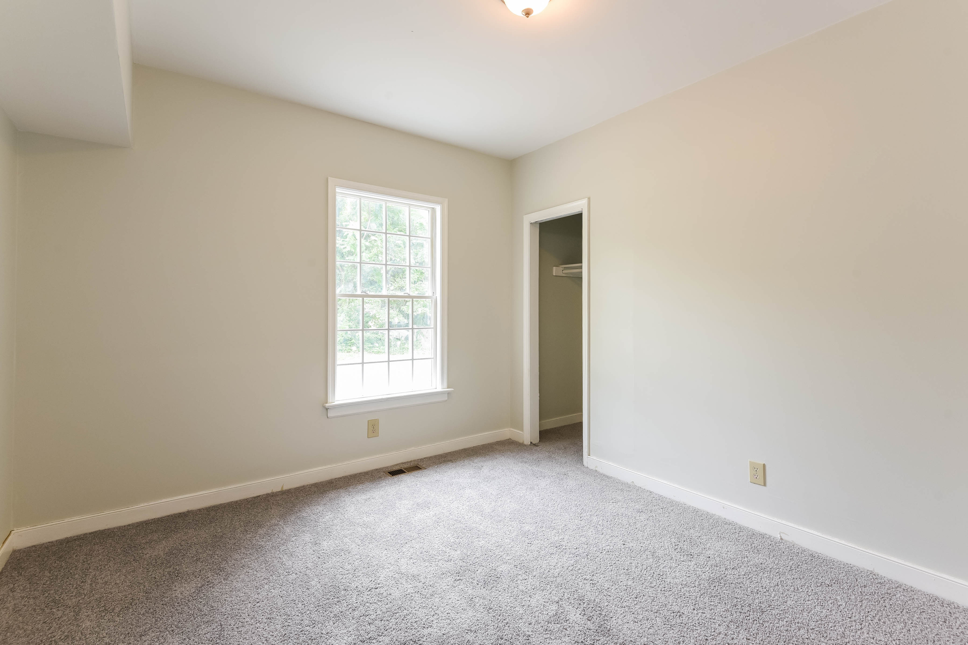 Photo 11 of 21 of 8201 Yolanda Rd, Henrico, VA