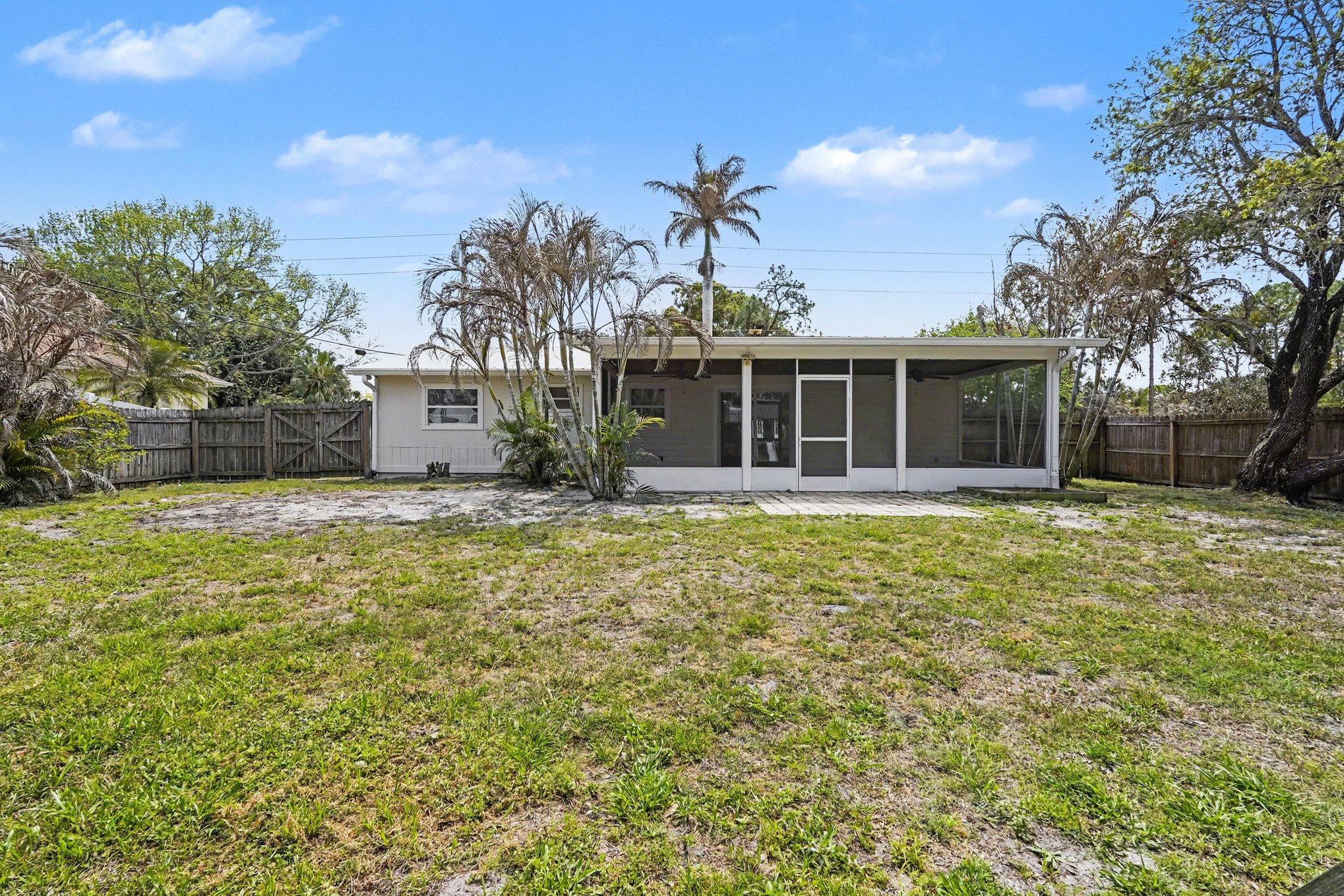 Photo 5 of 20 of 767 Rolling Hill Dr, Sebastian, FL