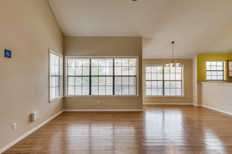 Photo 11 of 26 - 935 Boxwood Dr, Lewisville, TX 75067