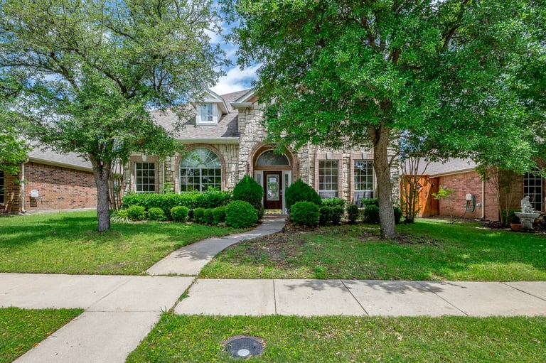 Photo 1 of 24 - 11250 Las Polamas Dr, Frisco, TX 75033