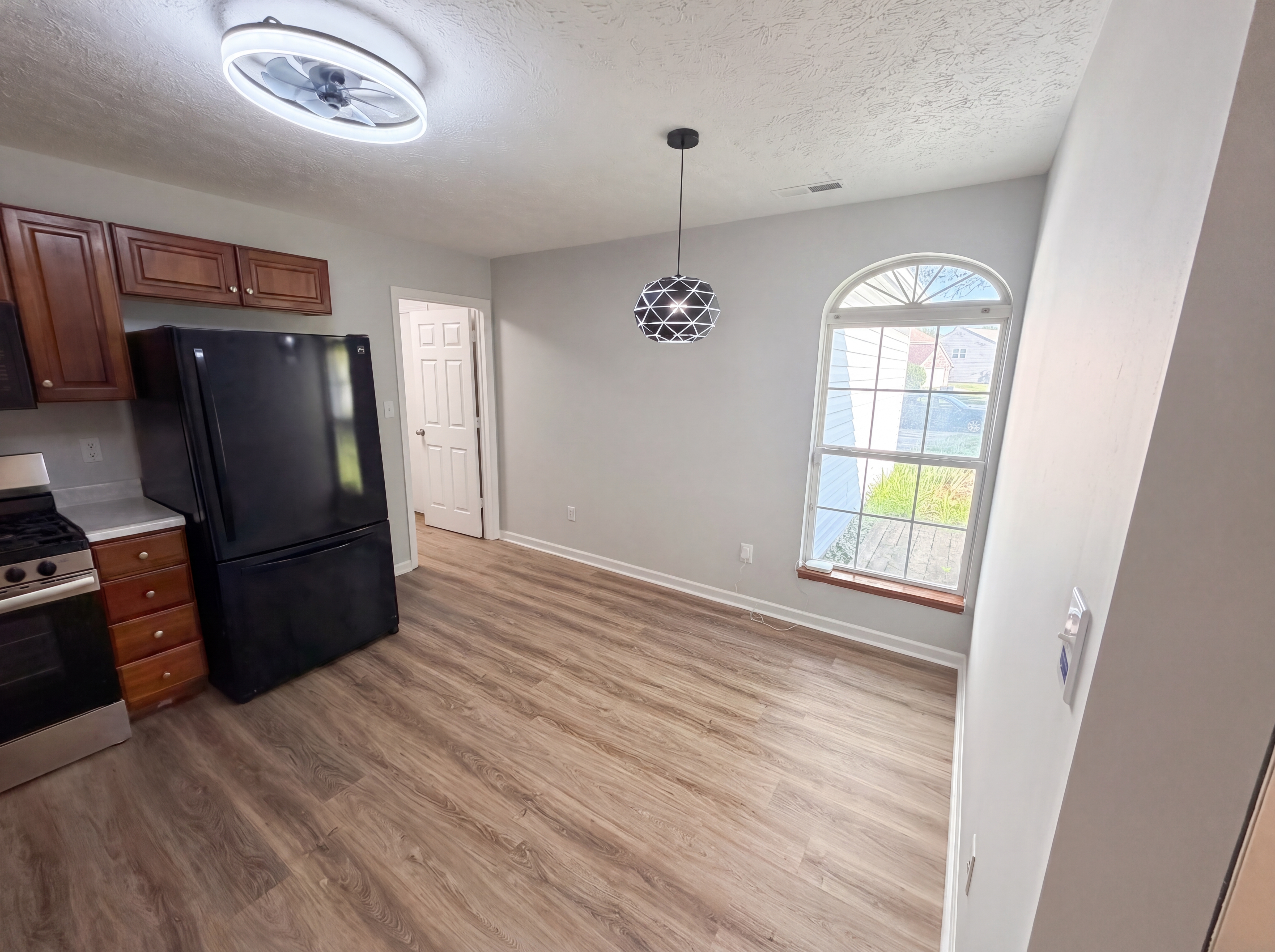 Photo 7 of 20 of 2027 Ferdinand Ct, Indianapolis, IN