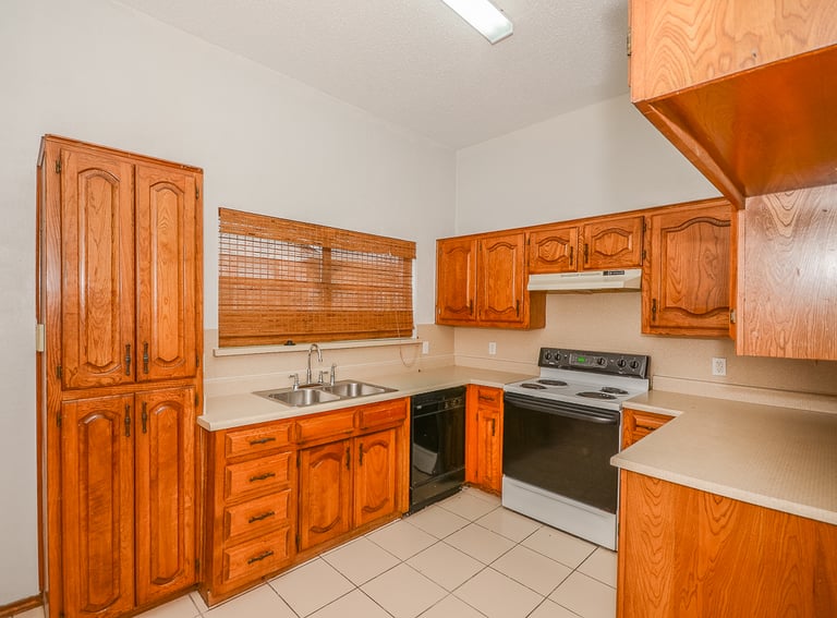 Photo 9 of 21 - 1408 Scott Ct, Irving, TX 75060
