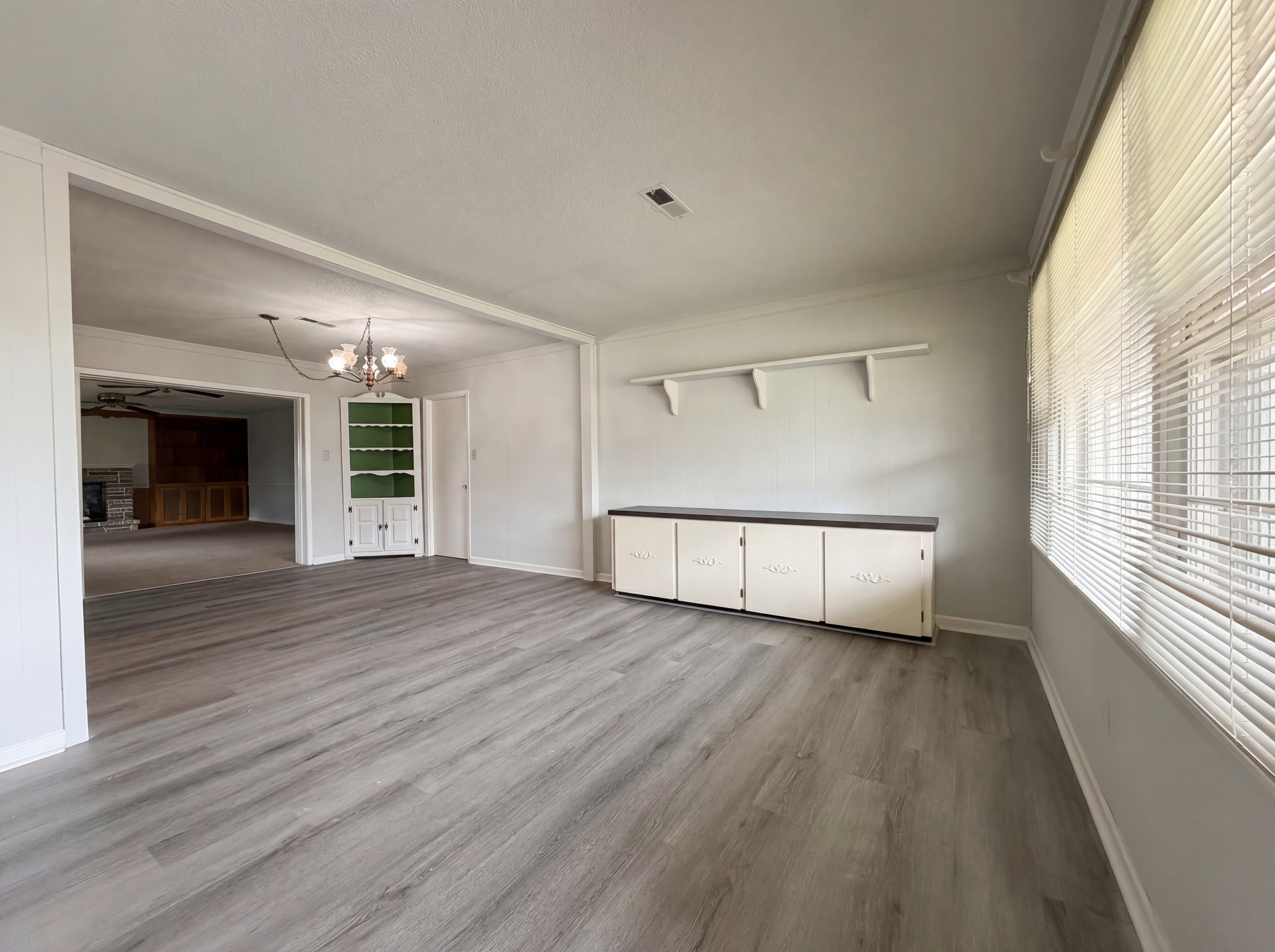 Photo 8 of 28 of 214 Cornell Dr, Warner Robins, GA