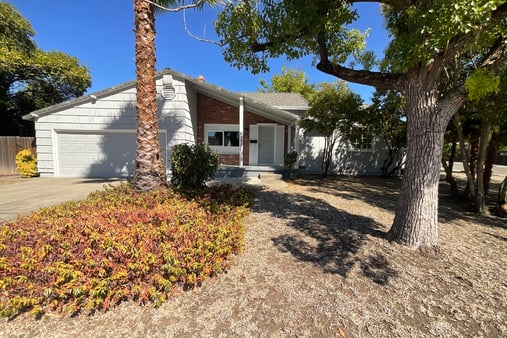 Photo 1 of 27 of 6150 Parkoaks Dr, Citrus Heights, CA