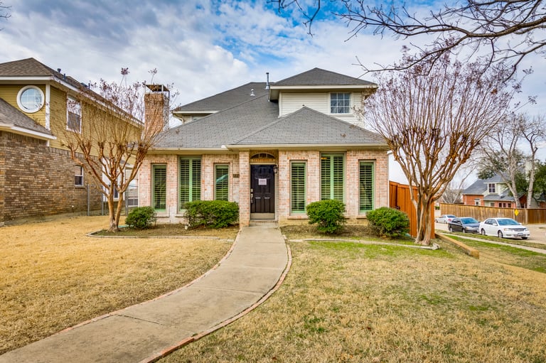 Photo 1 of 26 - 2251 Dallas Dr, Carrollton, TX 75006