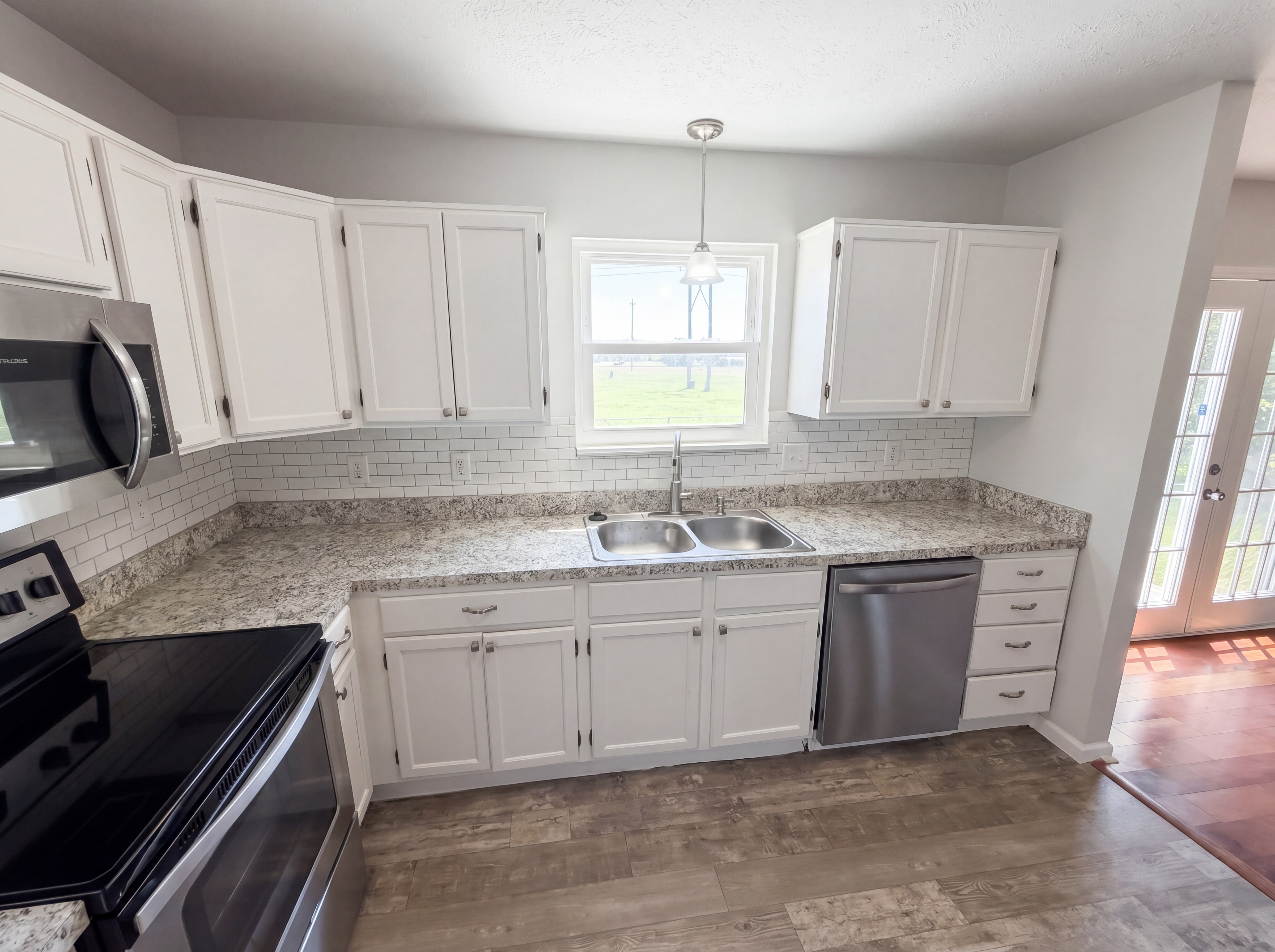 Photo 2 of 26 of 2219 Rolling Oak Dr, Indianapolis, IN