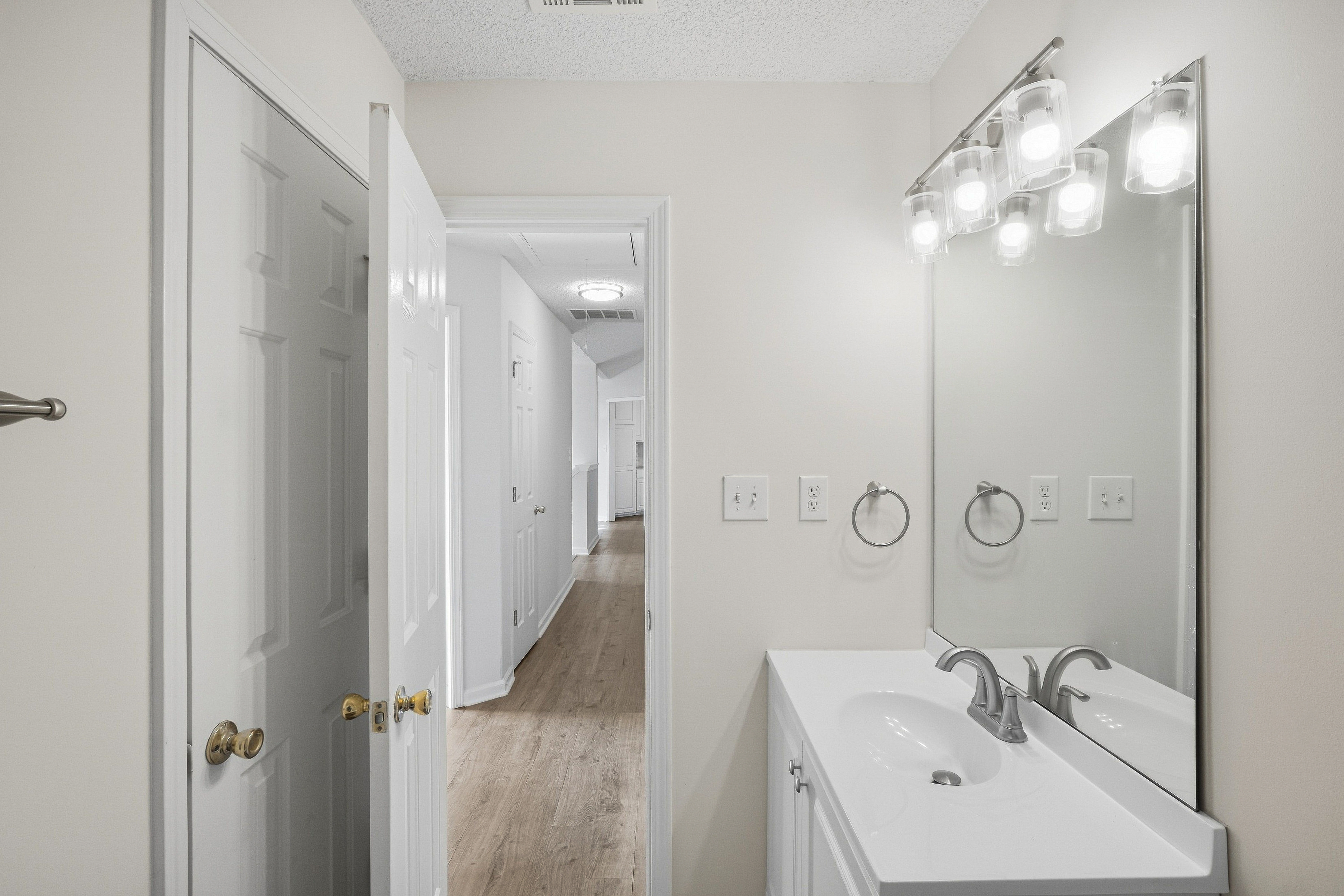 Photo 24 of 36 of 5129 Buchli Crest Ct, Lithonia, GA